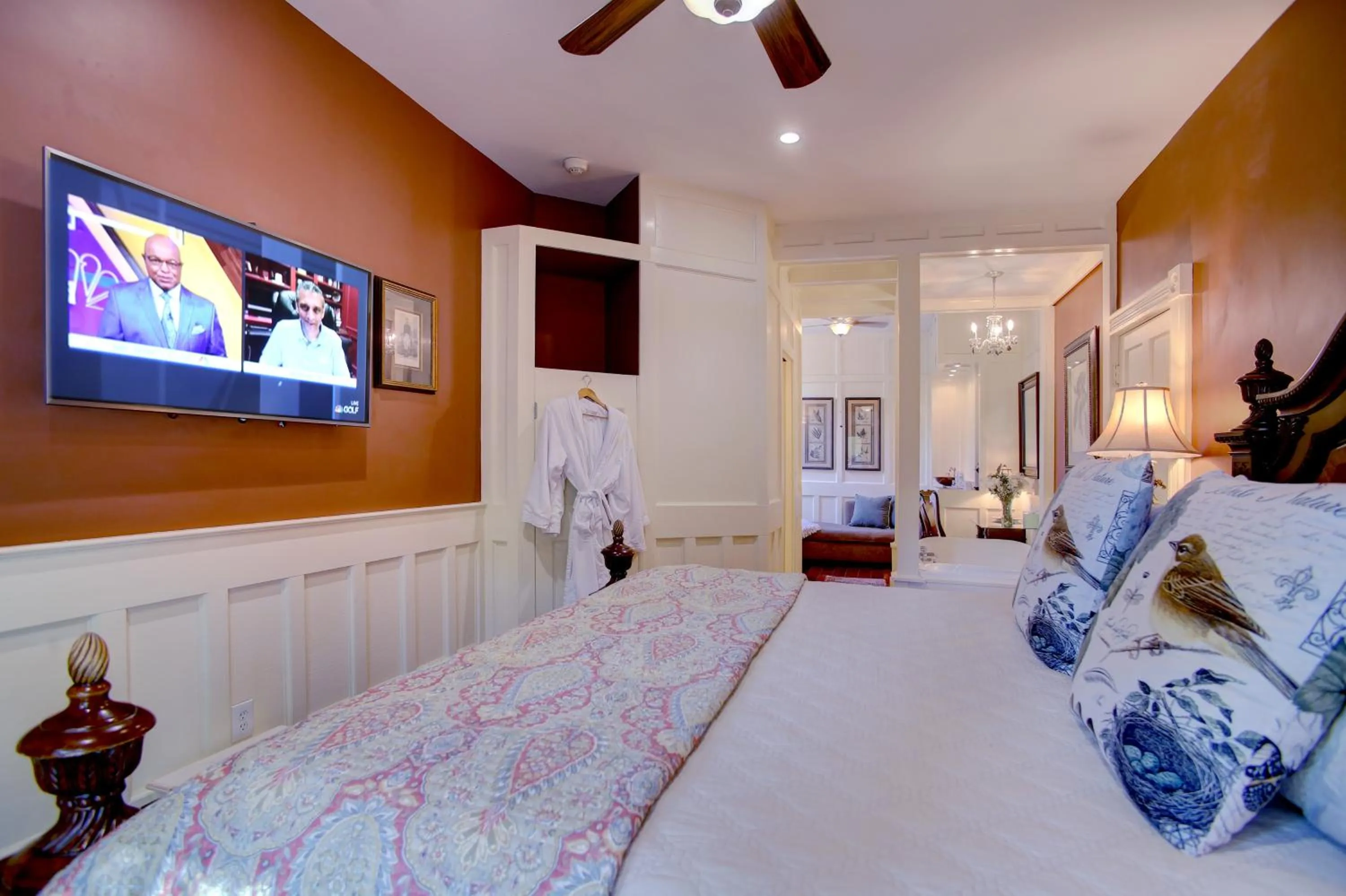 Bedroom, Bed in Azalea Inn and Villas