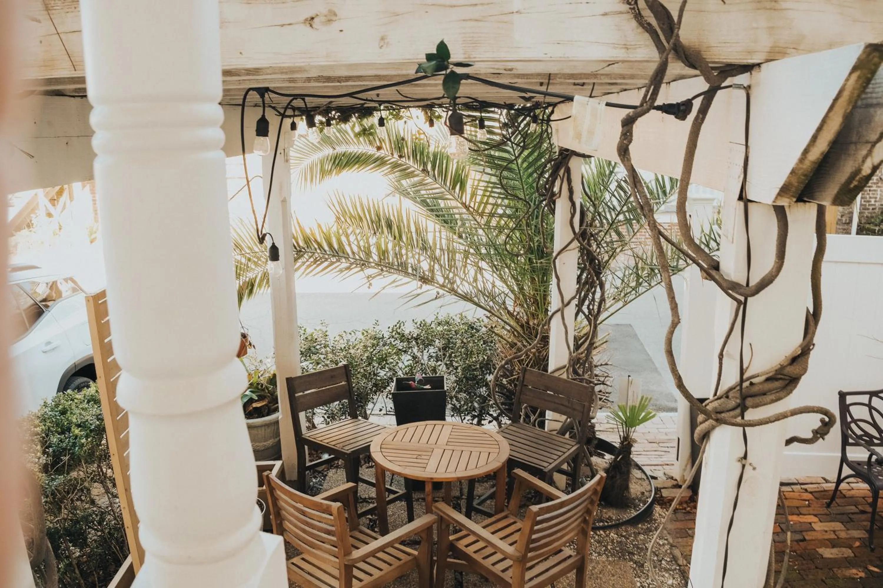 Property building in Green Palm Inn