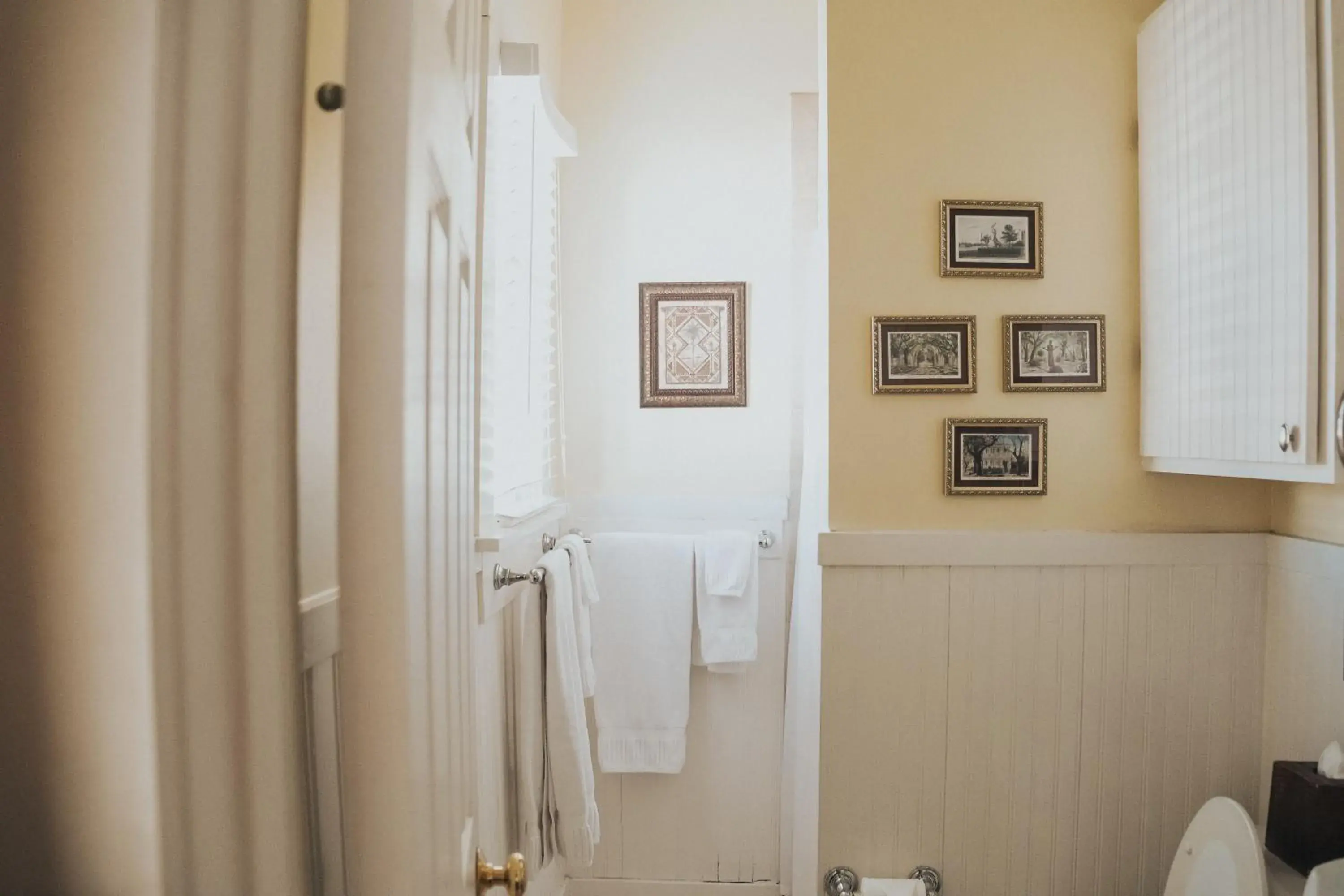 Bathroom in Green Palm Inn Bathroom in Green Palm Inn