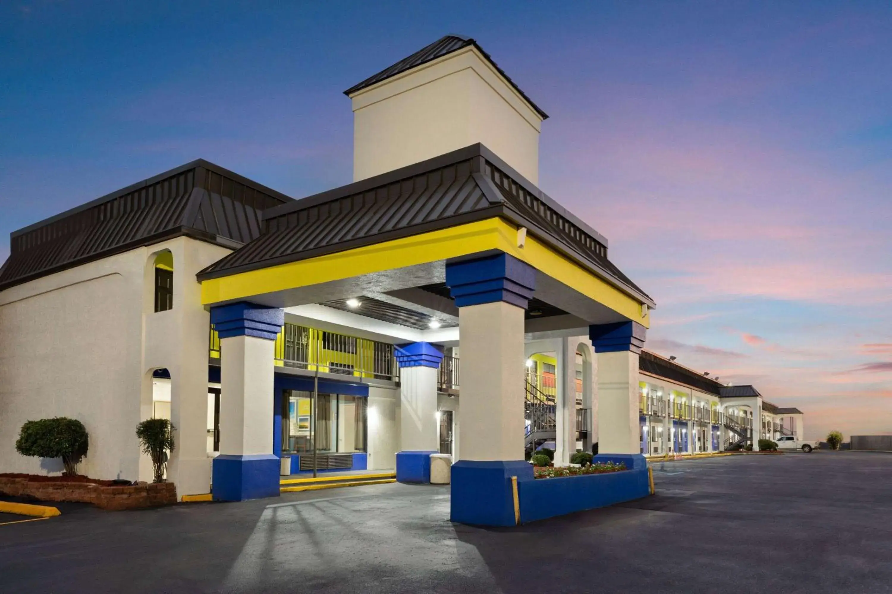 Property building in Days Inn & Suites by Wyndham Vicksburg Property building in Days Inn & Suites by Wyndham Vicksburg