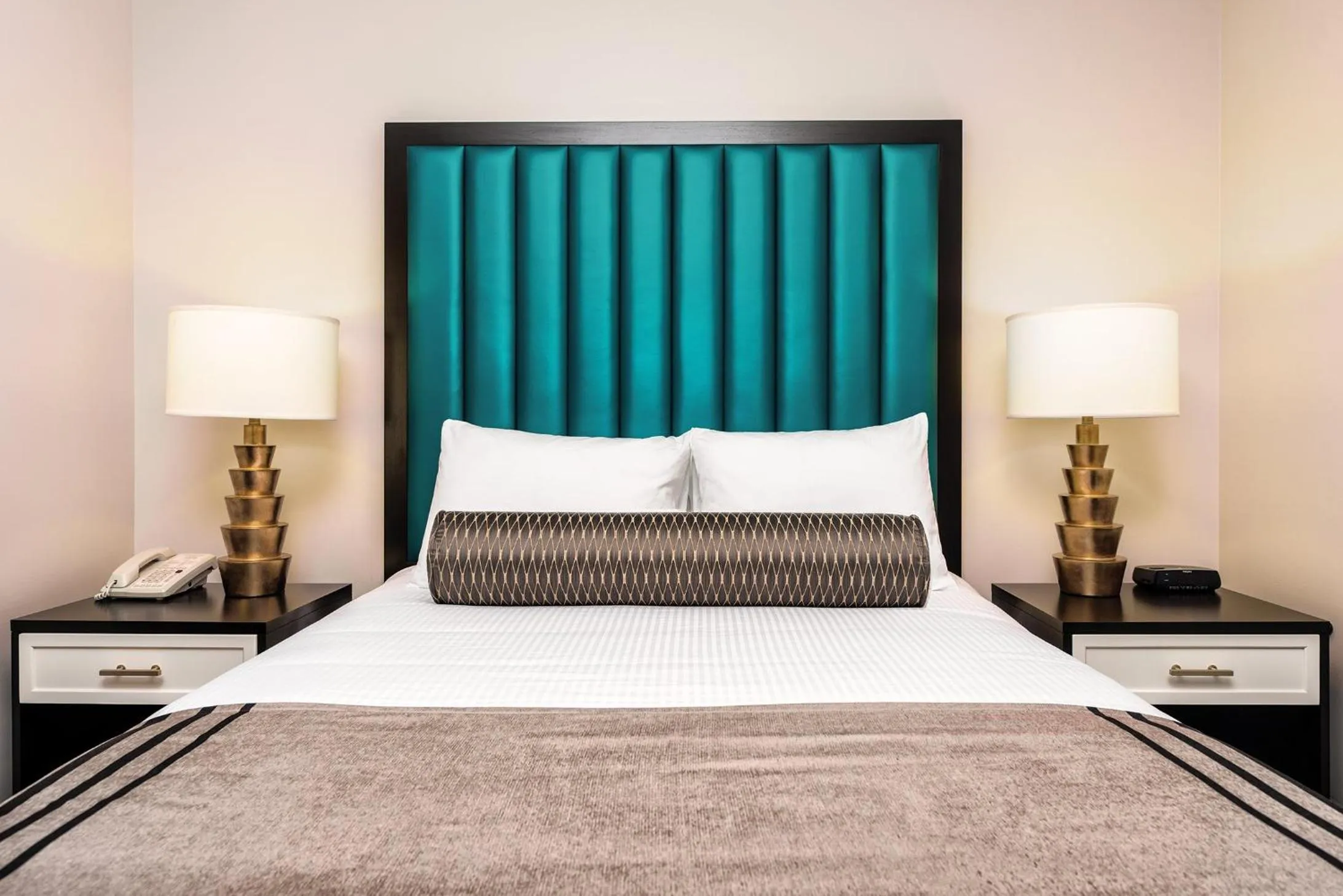 Photo of the whole room, Bed in WorldMark San Diego - Balboa Park