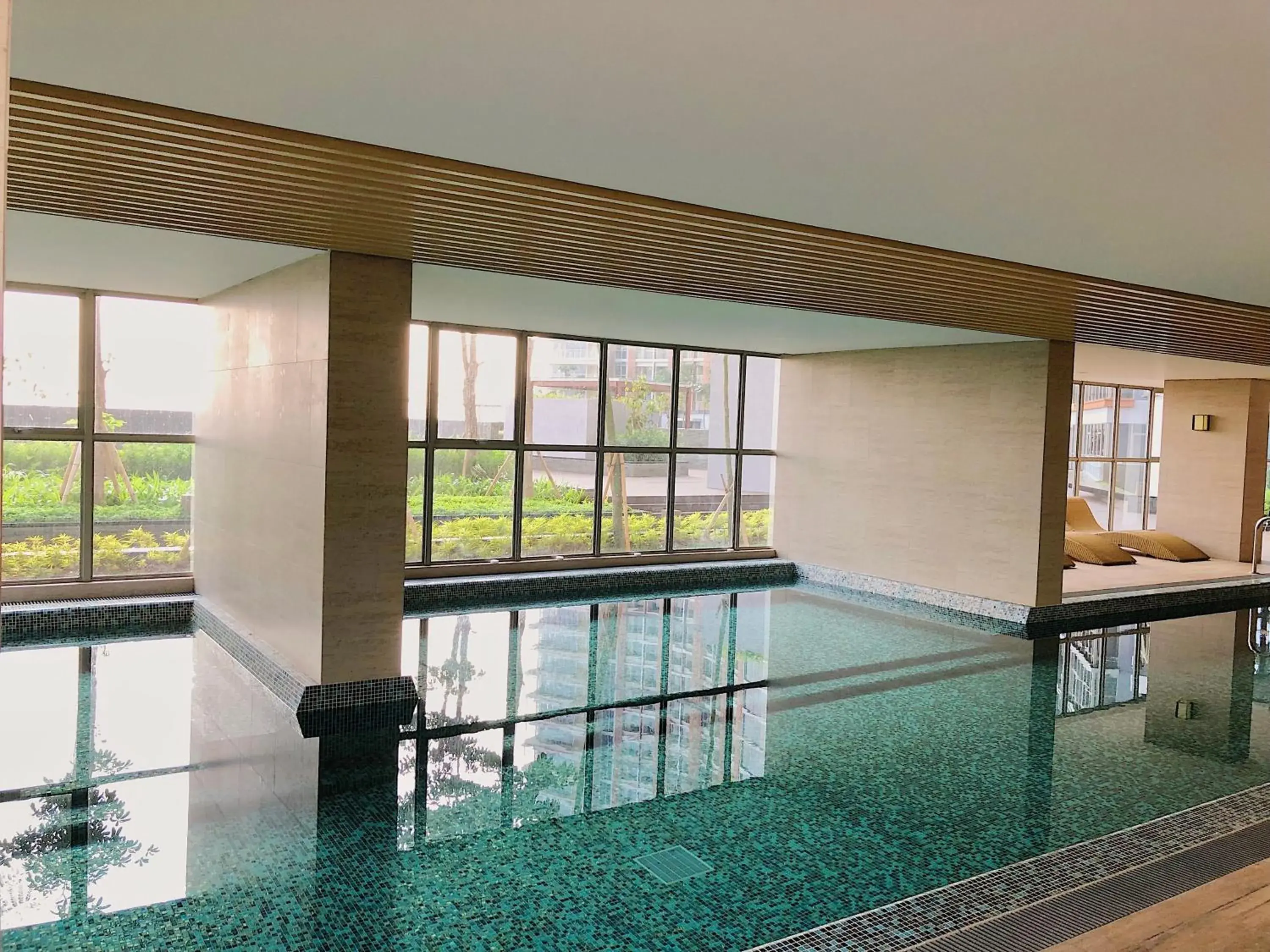 Swimming pool in Gold Coast PIK Sea View Apartments by LongeSuites Swimming pool in Gold Coast PIK Sea View Apartments by LongeSuites