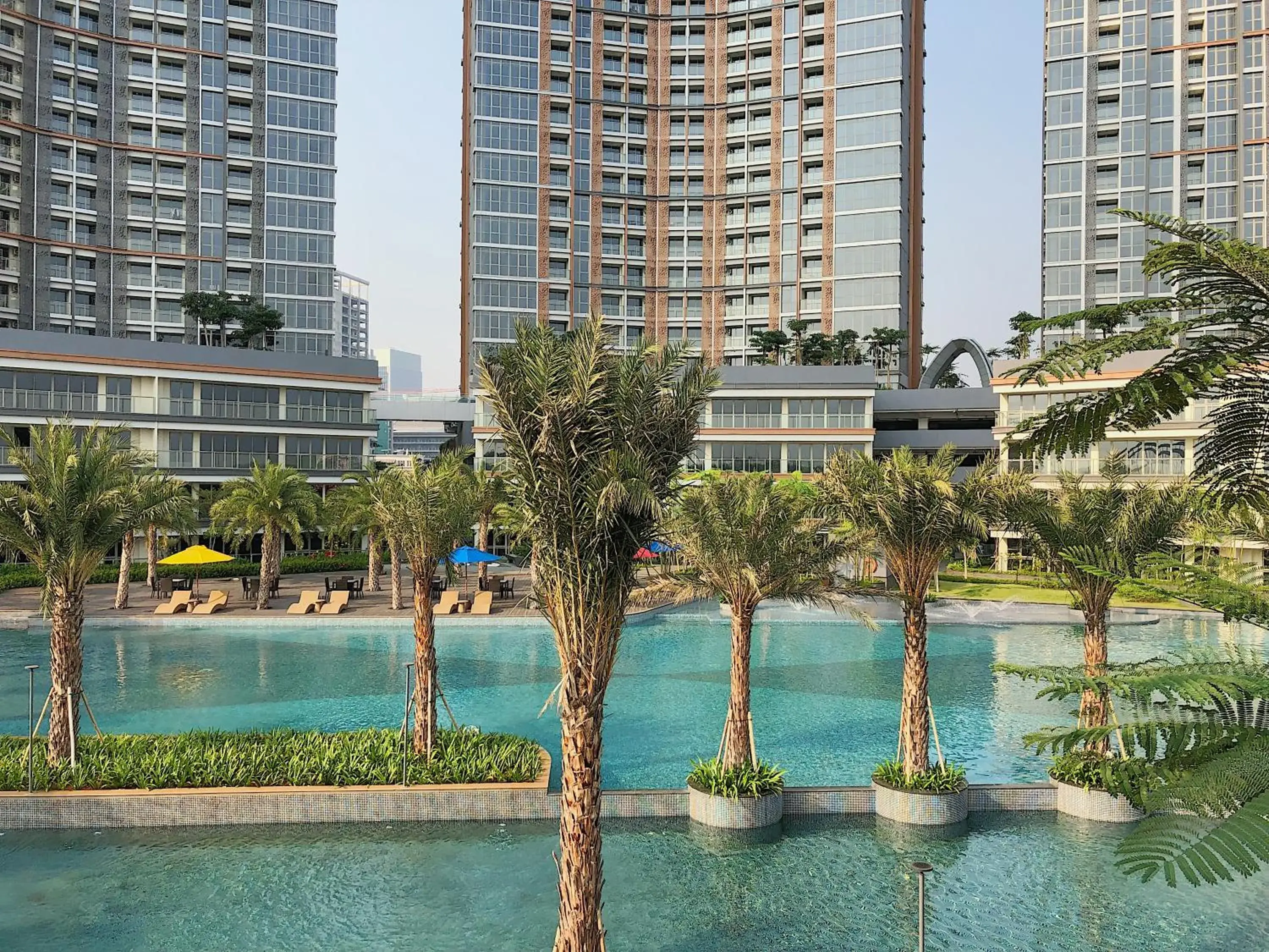 Property building in Gold Coast PIK Sea View Apartments by LongeSuites Property building in Gold Coast PIK Sea View Apartments by LongeSuites