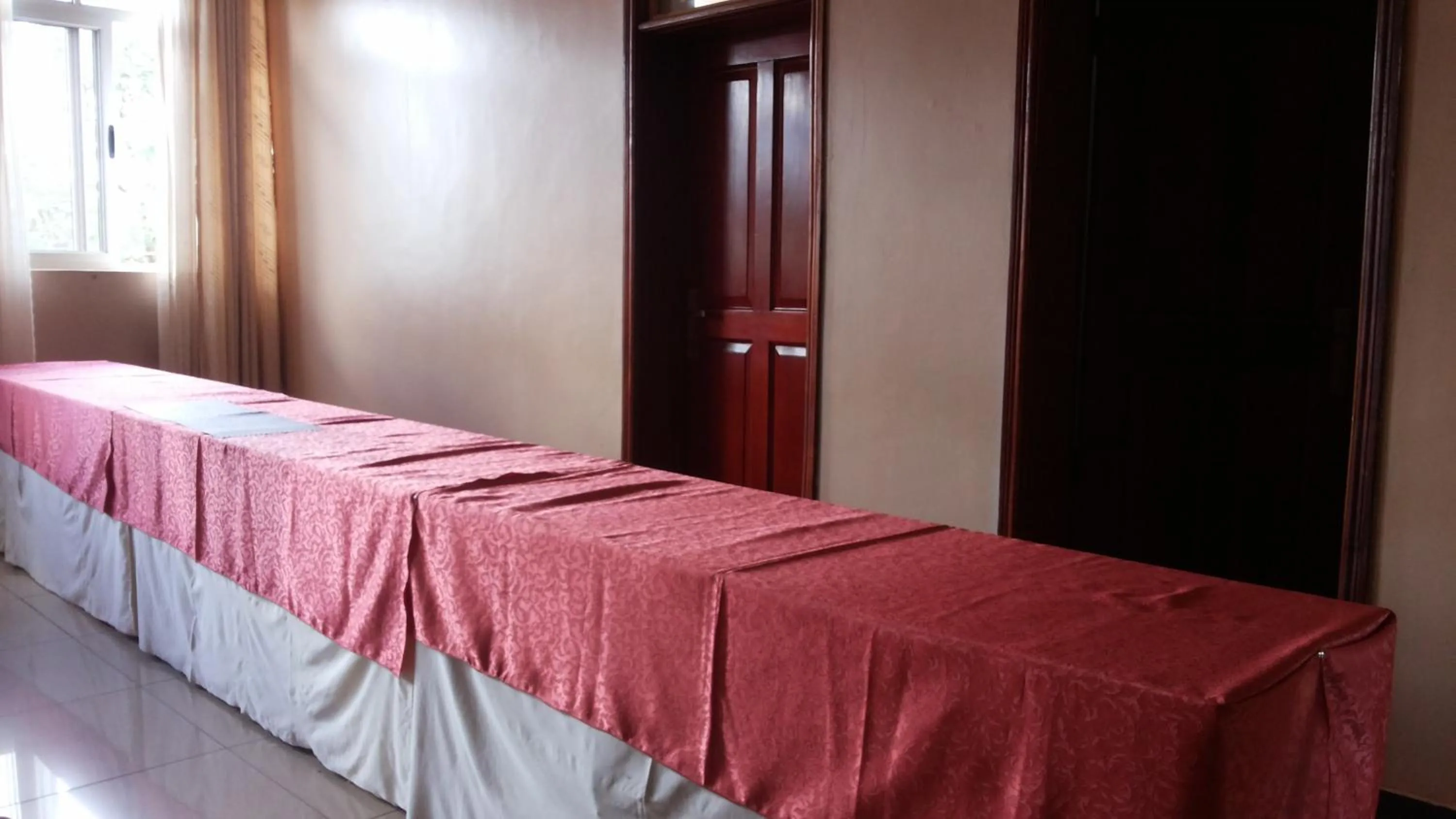 Breakfast, Bed in Westcliff Hotel