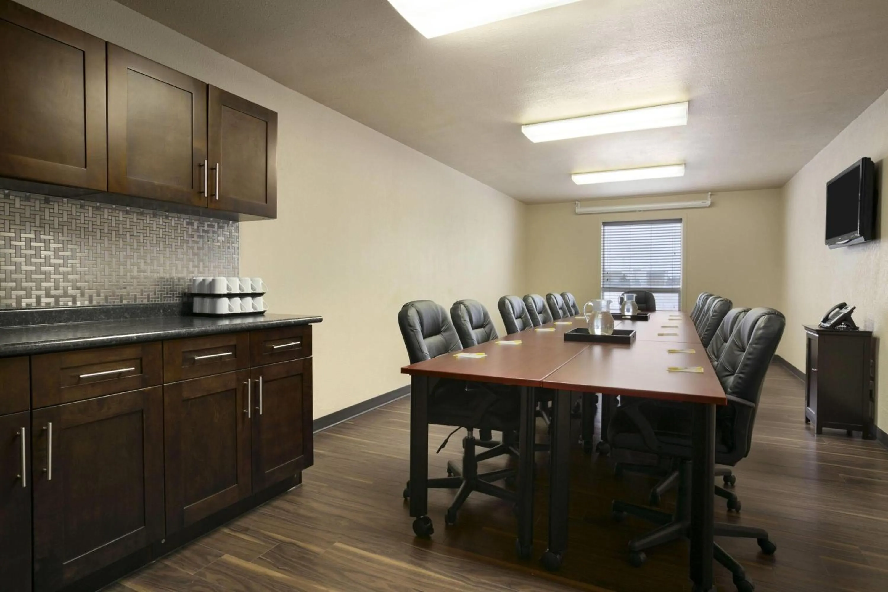 Meeting/conference room in Days Inn by Wyndham Regina