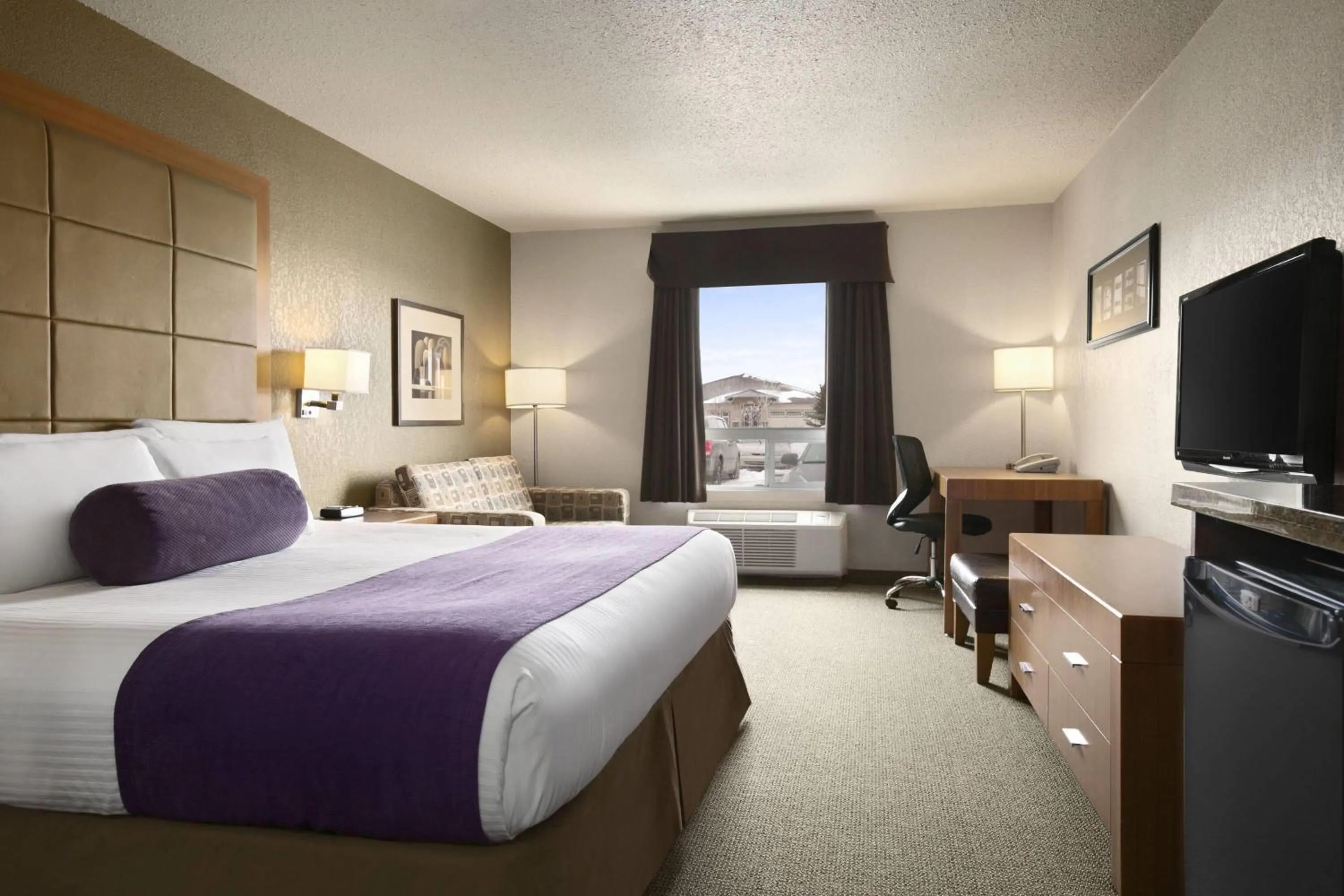 Photo of the whole room, Bed in Days Inn by Wyndham Regina