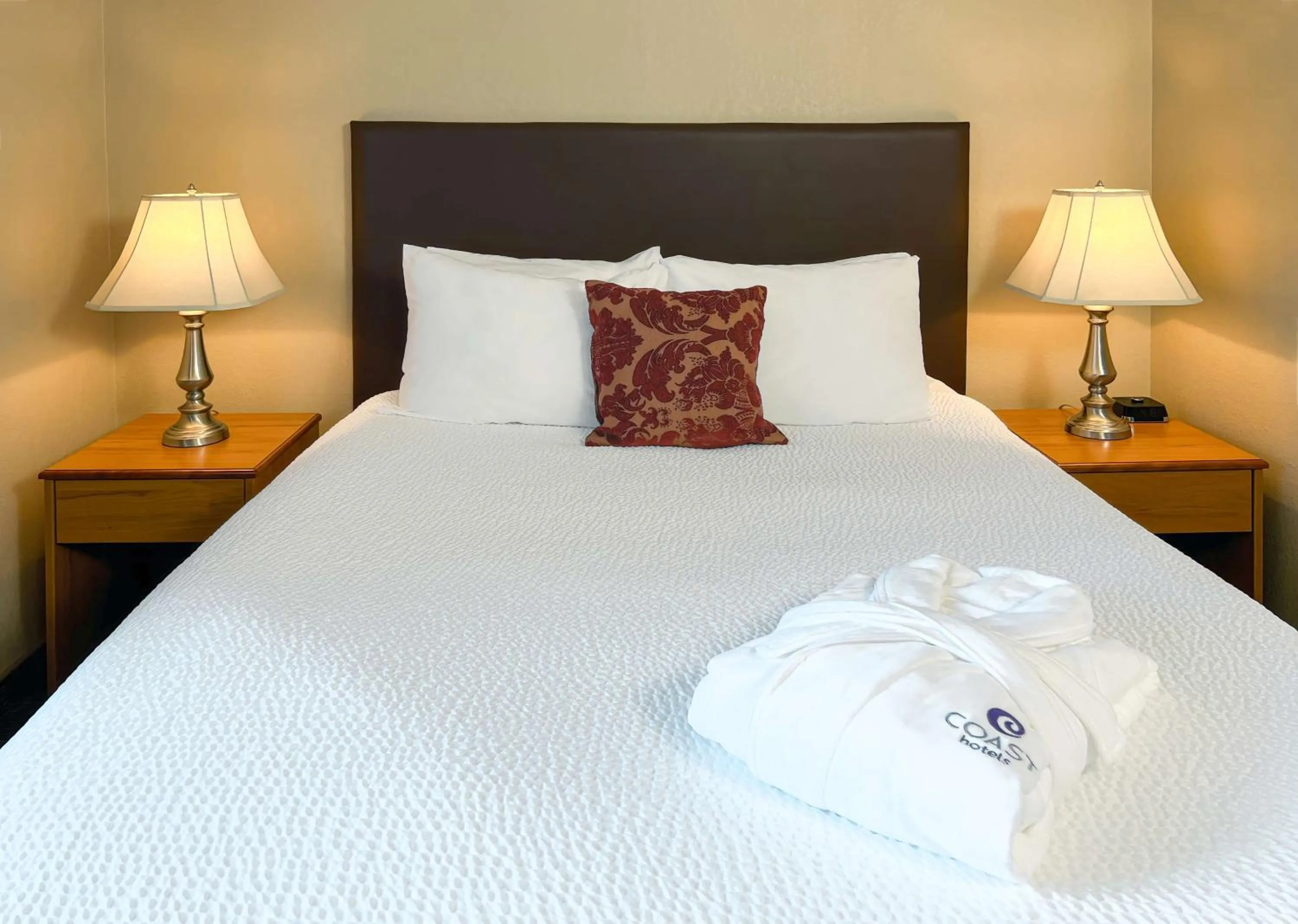 Photo of the whole room, Bed in Coast Swift Current Hotel