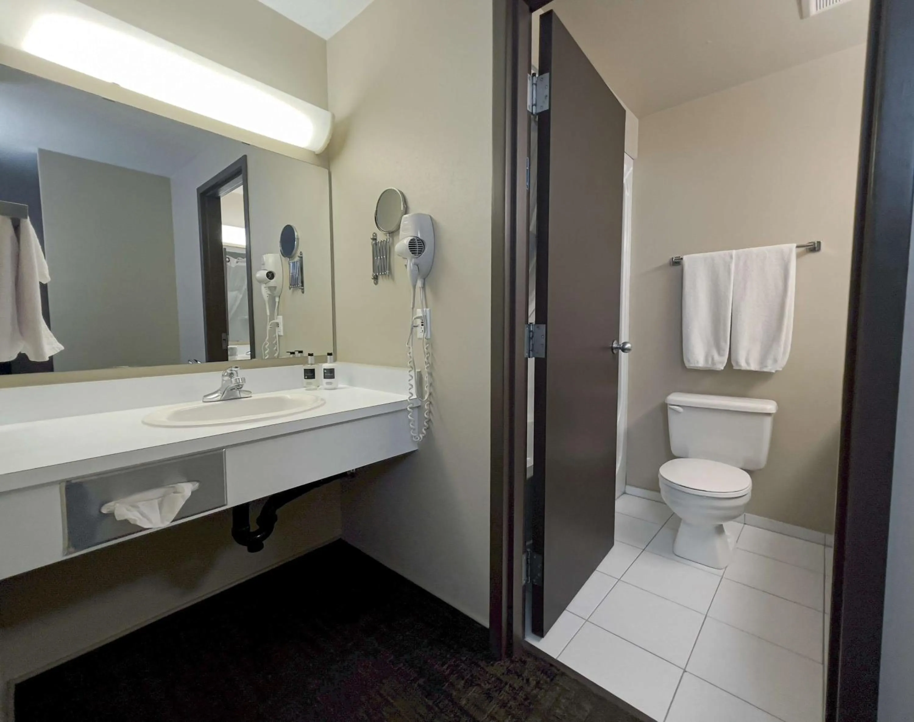 Bathroom in Coast Swift Current Hotel