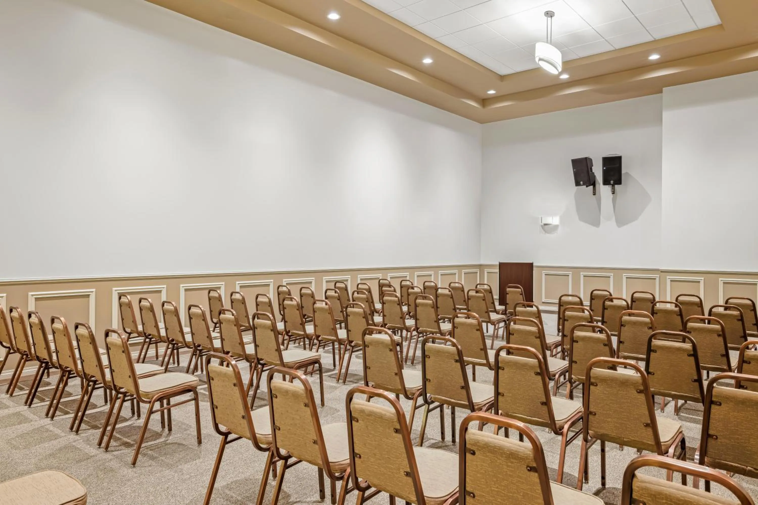 Meeting/conference room in Days Inn & Suites by Wyndham Winkler