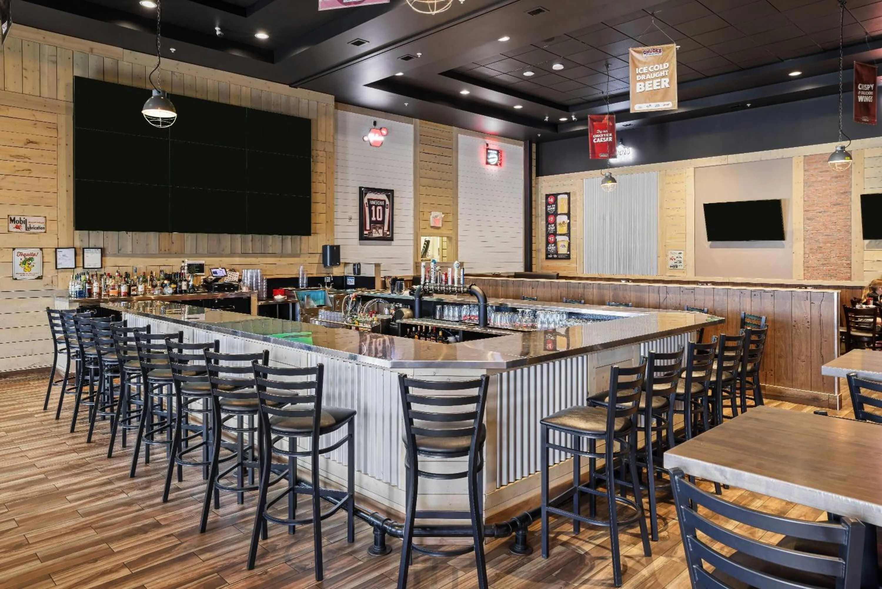 Lounge or bar in Days Inn & Suites by Wyndham Winkler