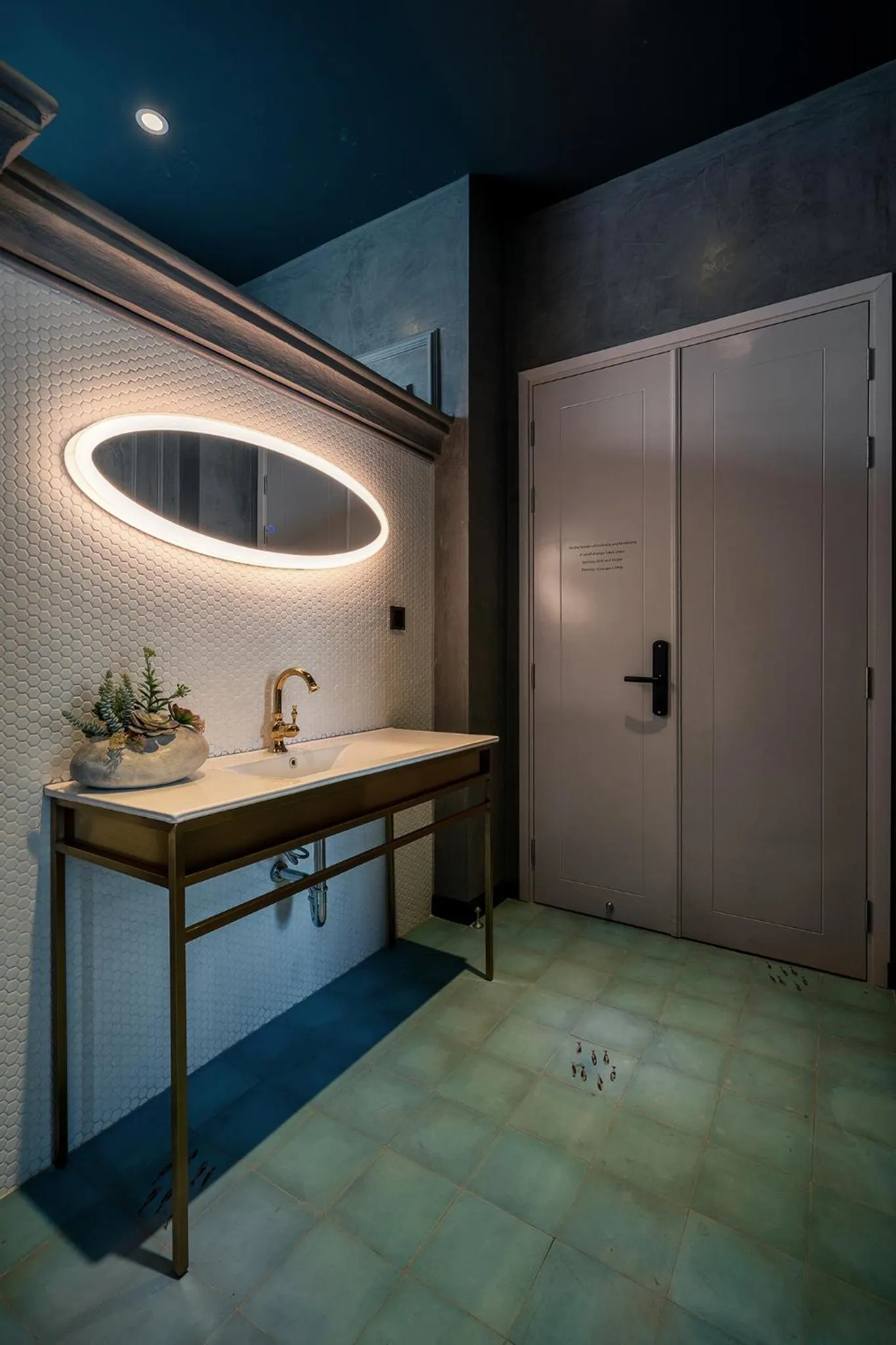 Photo of the whole room in HOTEL le JARDIN SECRET saigon