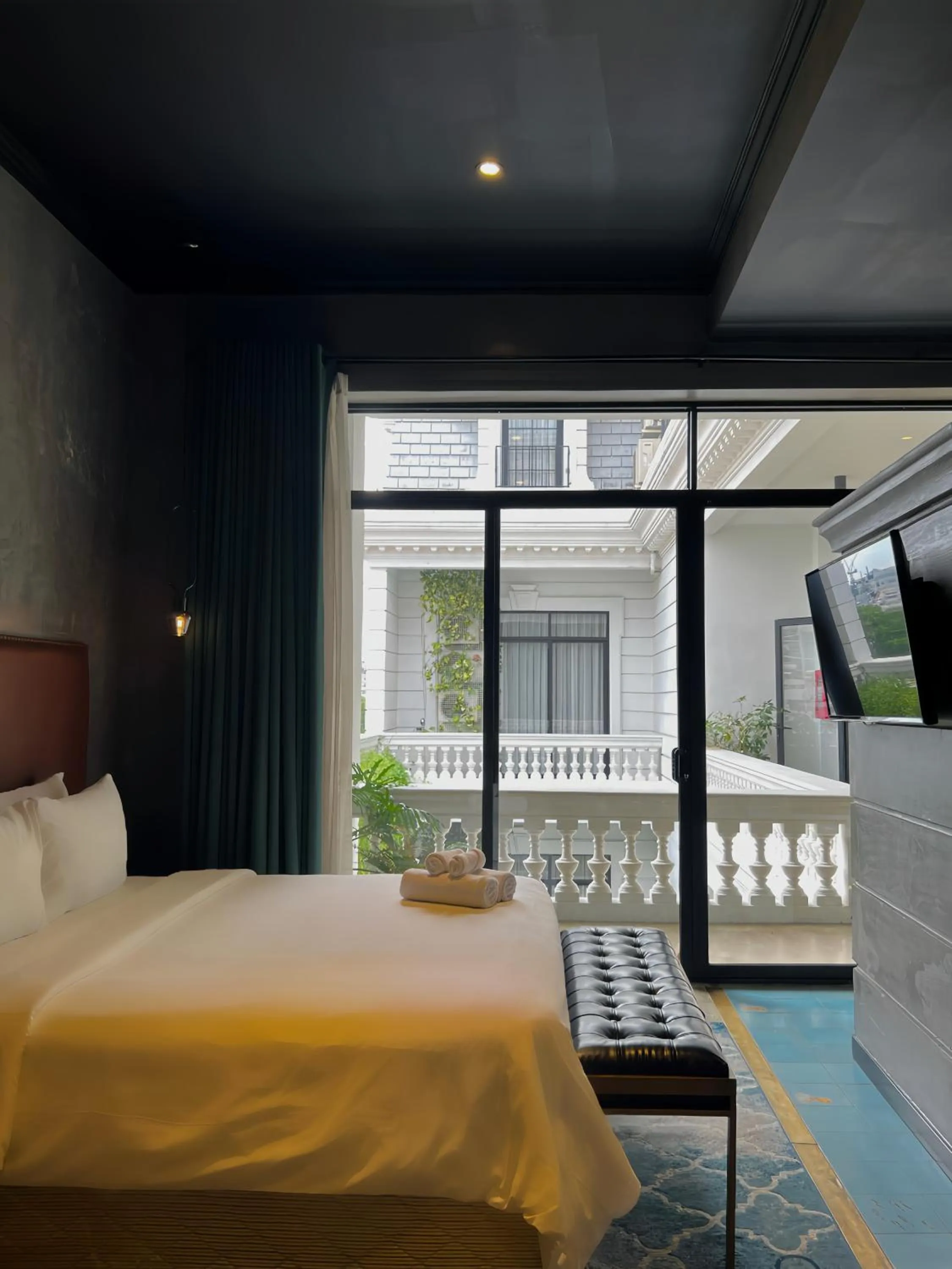 Photo of the whole room, Bed in HOTEL le JARDIN SECRET saigon