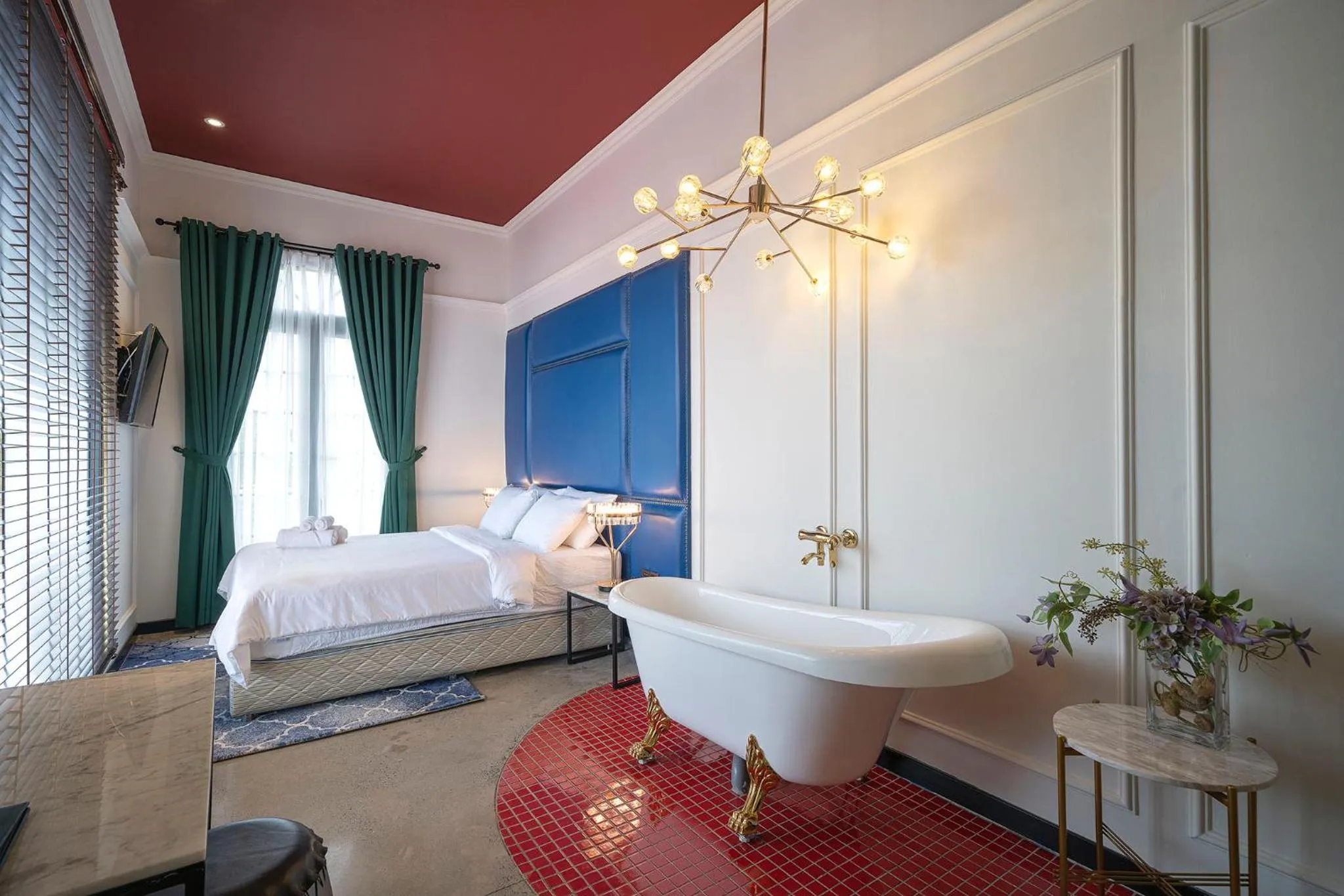 Bed in HOTEL le JARDIN SECRET saigon