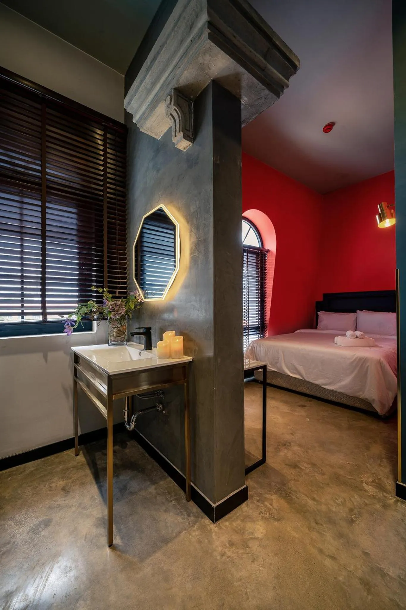 Bed in HOTEL le JARDIN SECRET saigon