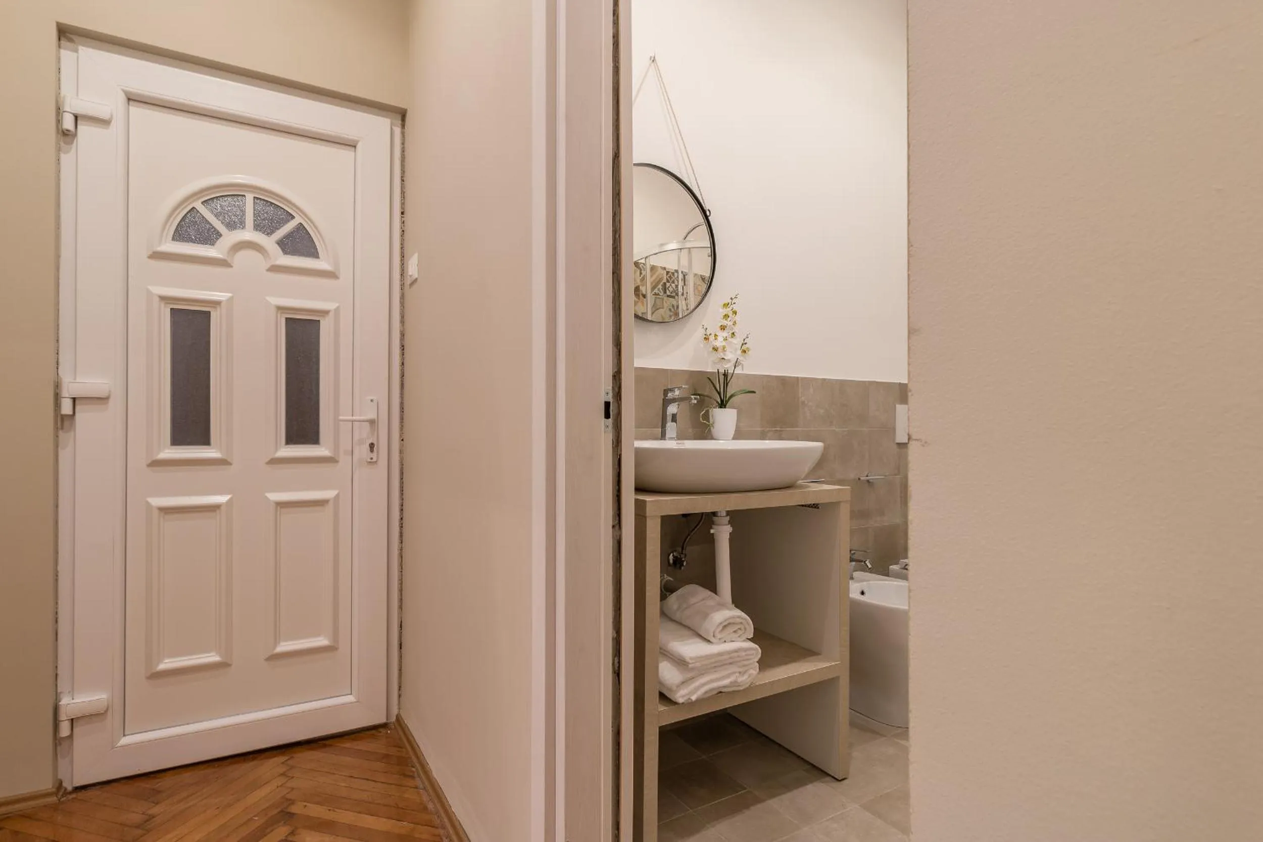 Elegante 8 posti vicino alla stazione - Grey e Blu