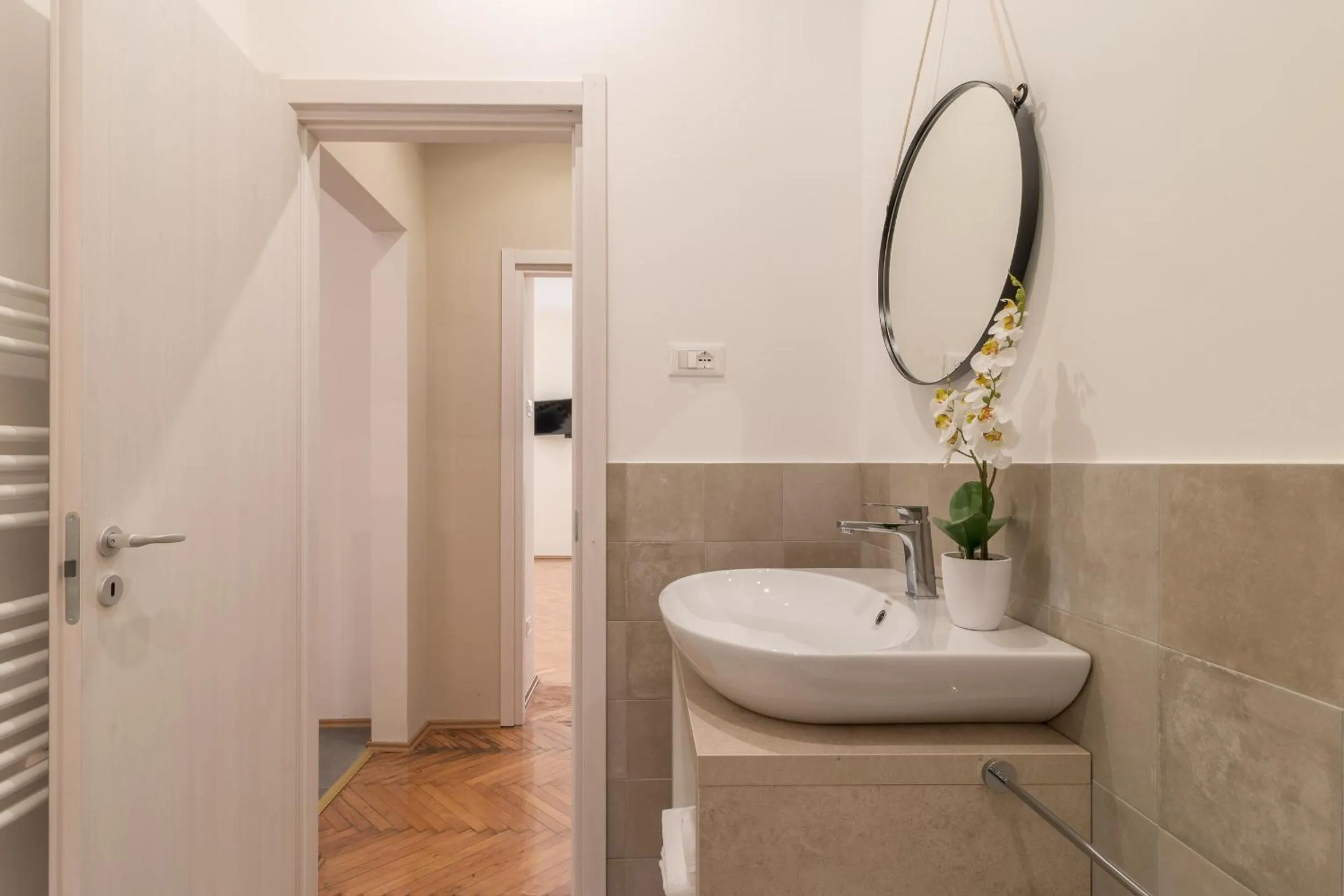 Elegante 8 posti vicino alla stazione - Grey e Blu