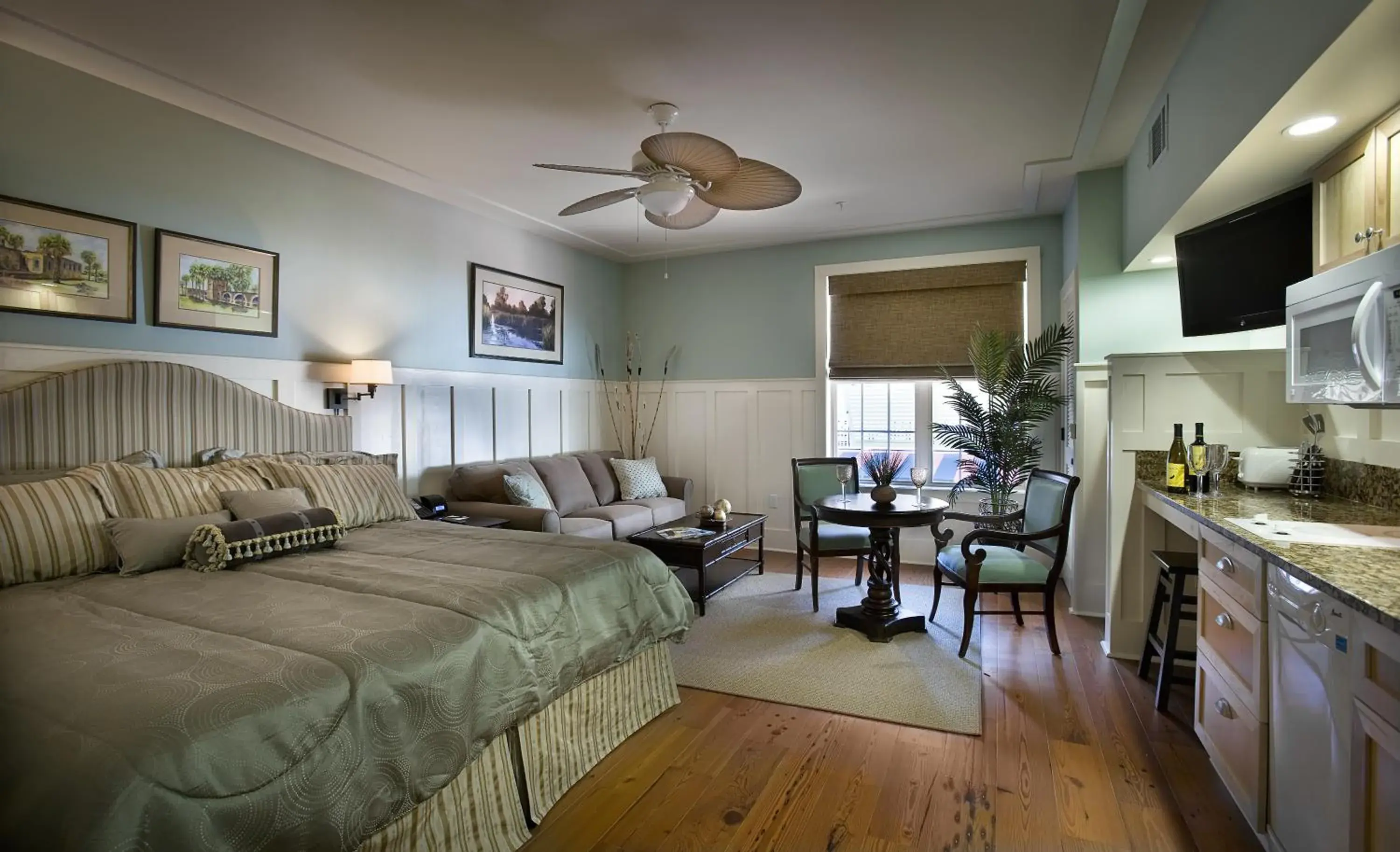 Photo of the whole room in The Inlet Sports Lodge Photo of the whole room in The Inlet Sports Lodge