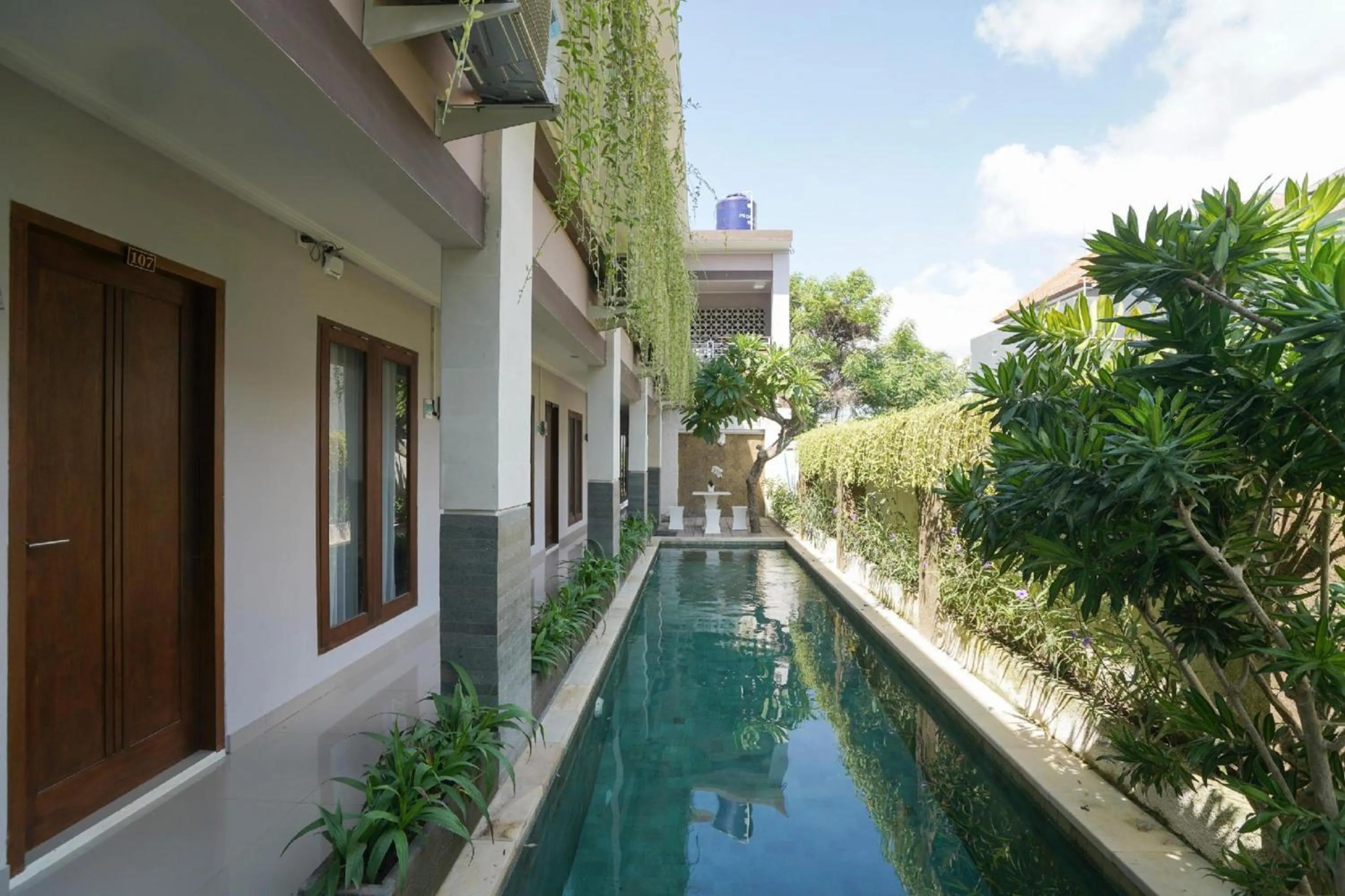 Swimming pool in Capital O 2166 Elitya Stay