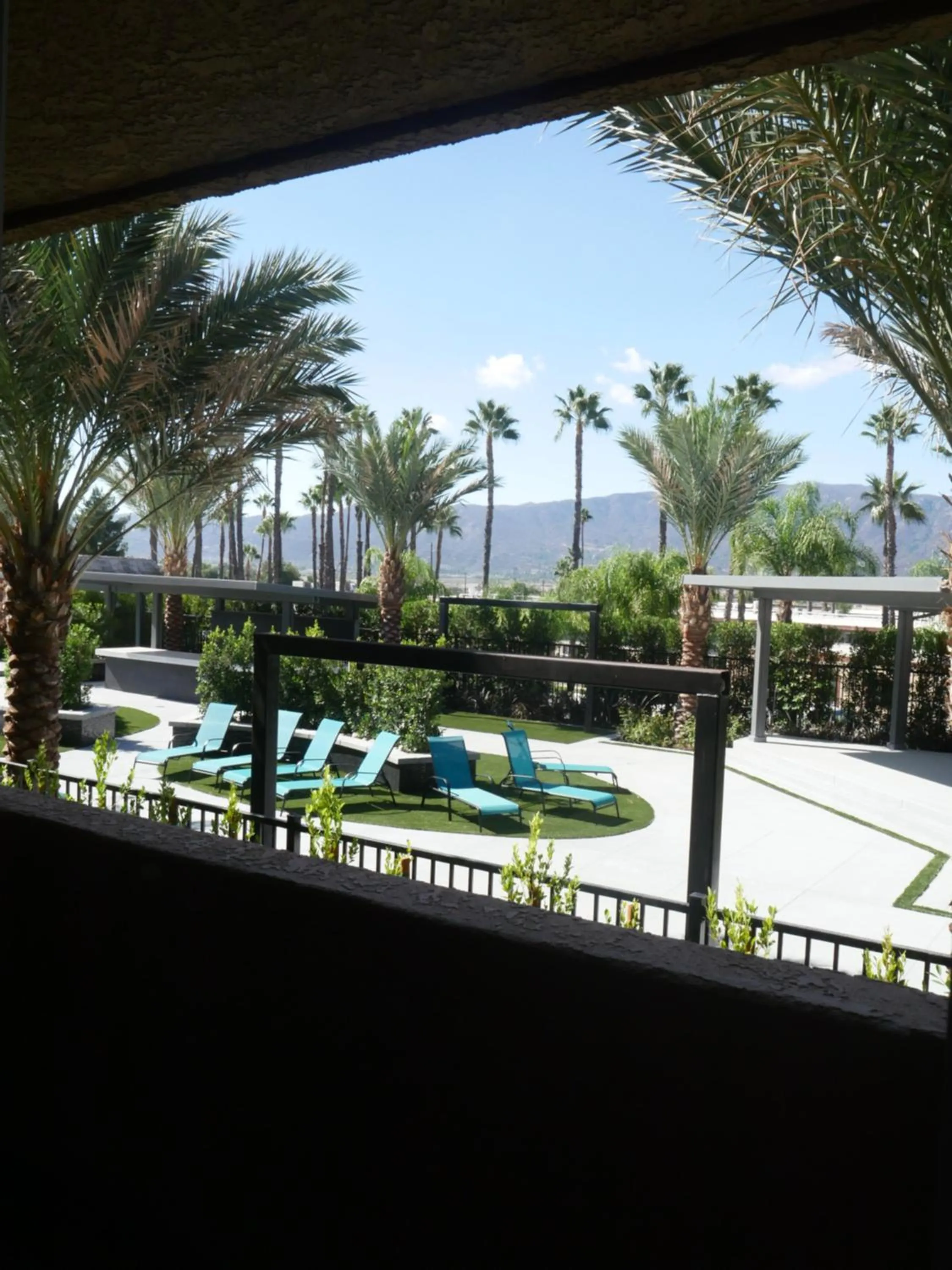 Swimming pool in Econo Lodge Lake Elsinore Casino