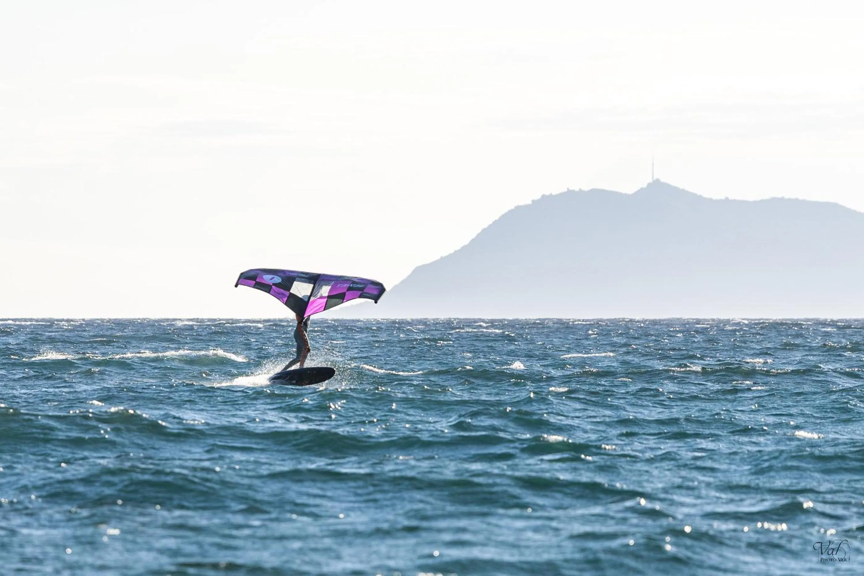 Windsurfing in Villa Front de Mer Accès Plage Presqu'île de Giens-Sea and Mountain Pleasure