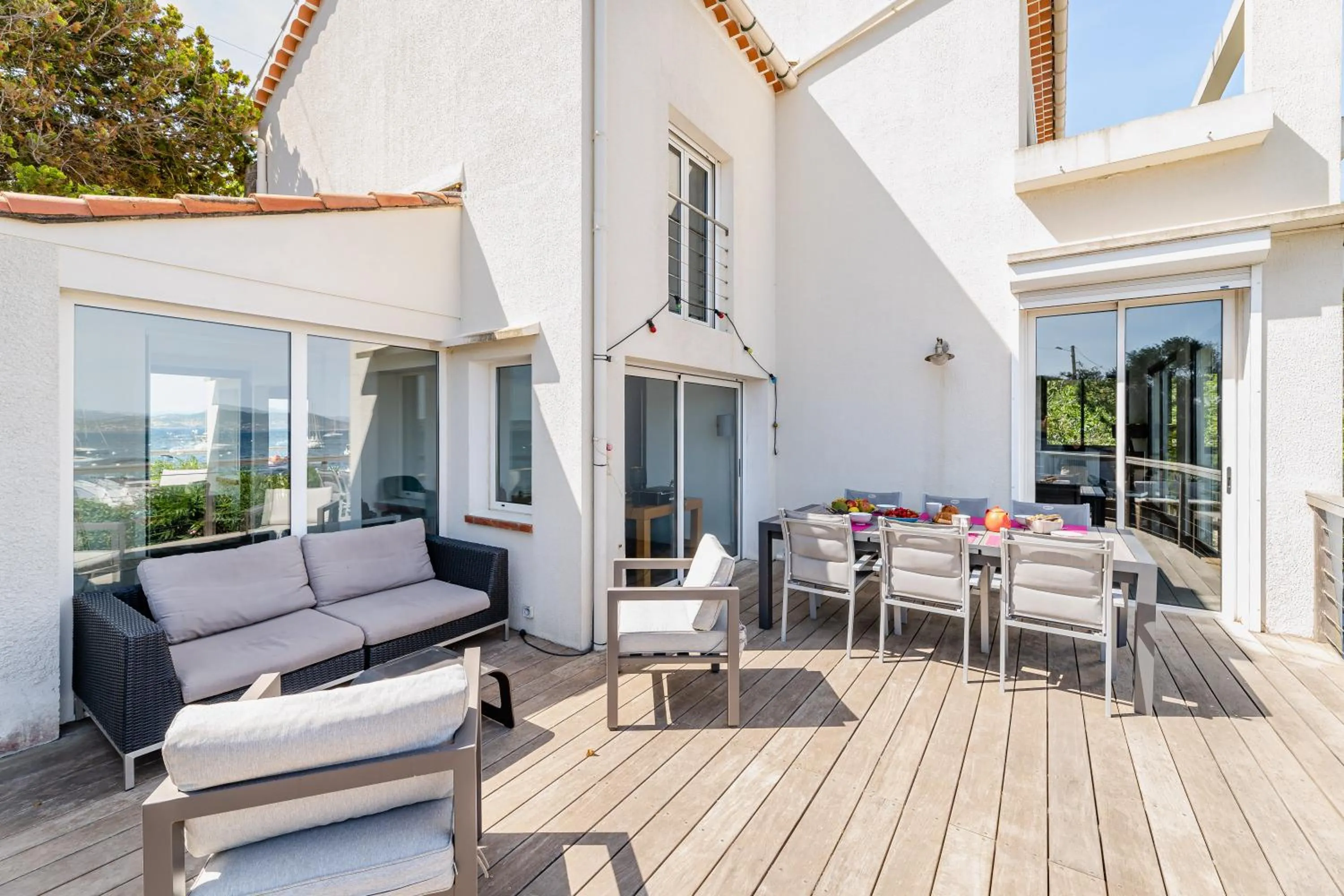 Property building in Villa Front de Mer Accès Plage Presqu'île de Giens-Sea and Mountain Pleasure
