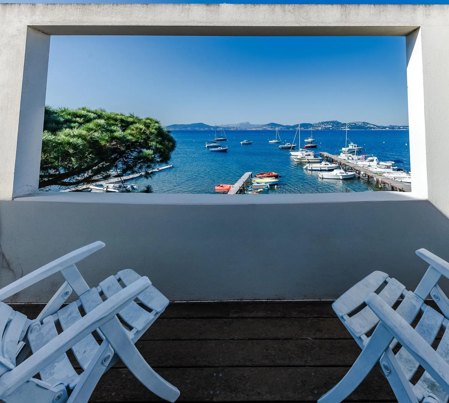 Property building in Villa Front de Mer Accès Plage Presqu'île de Giens-Sea and Mountain Pleasure