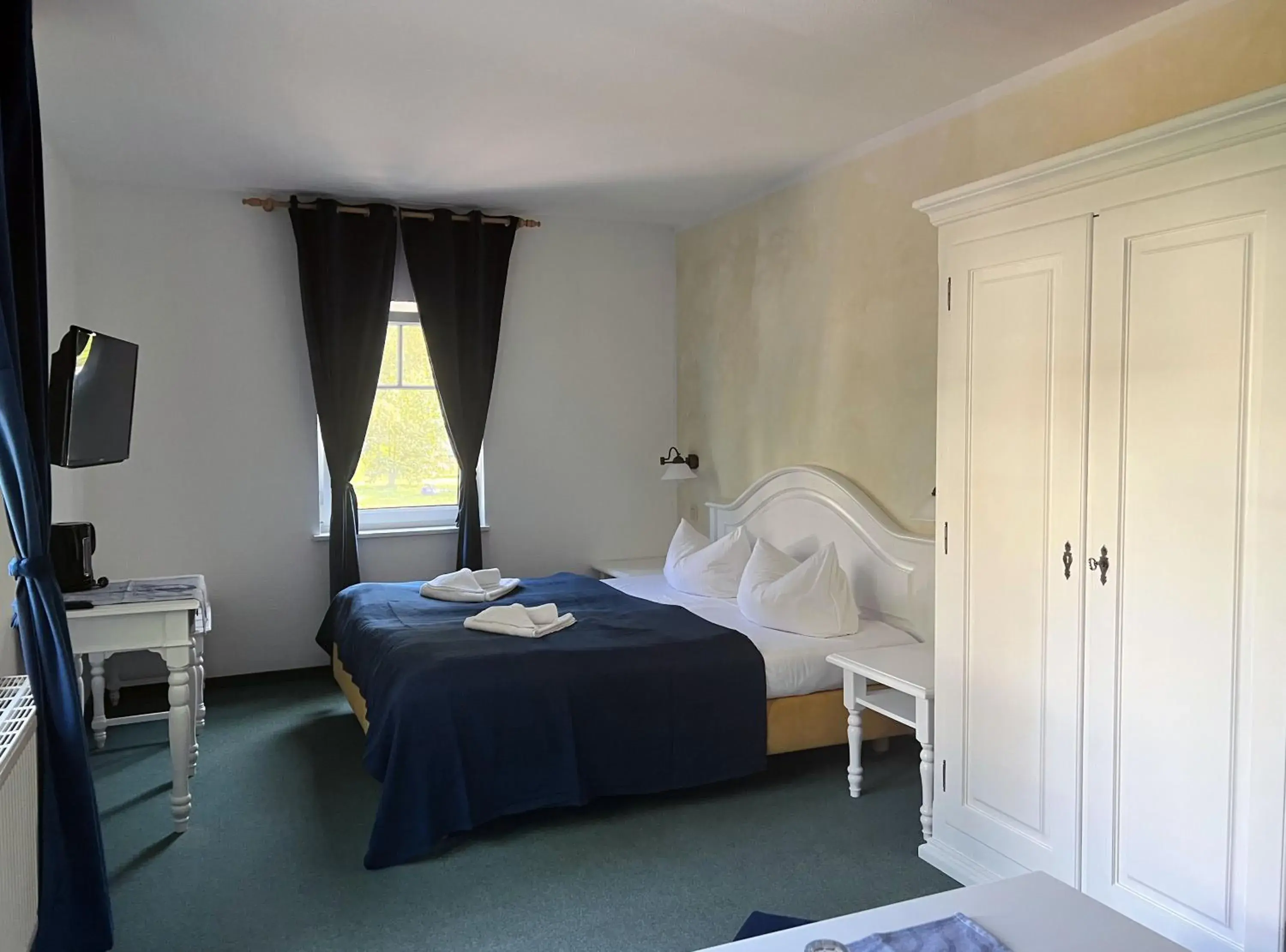 Large Double Room in Hotel und Restaurant Windland Large Double Room in Hotel und Restaurant Windland