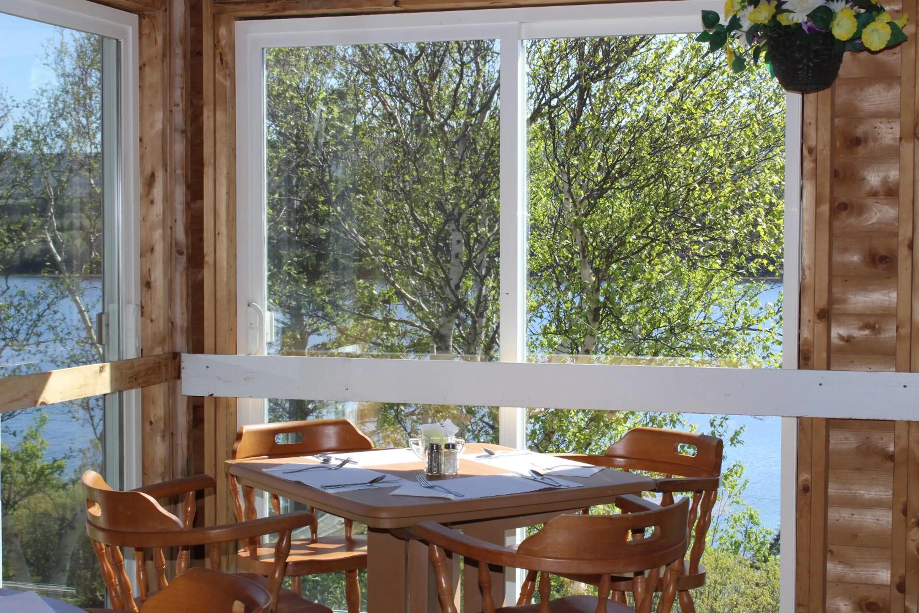 Restaurant/places to eat in Duck Cove Inn