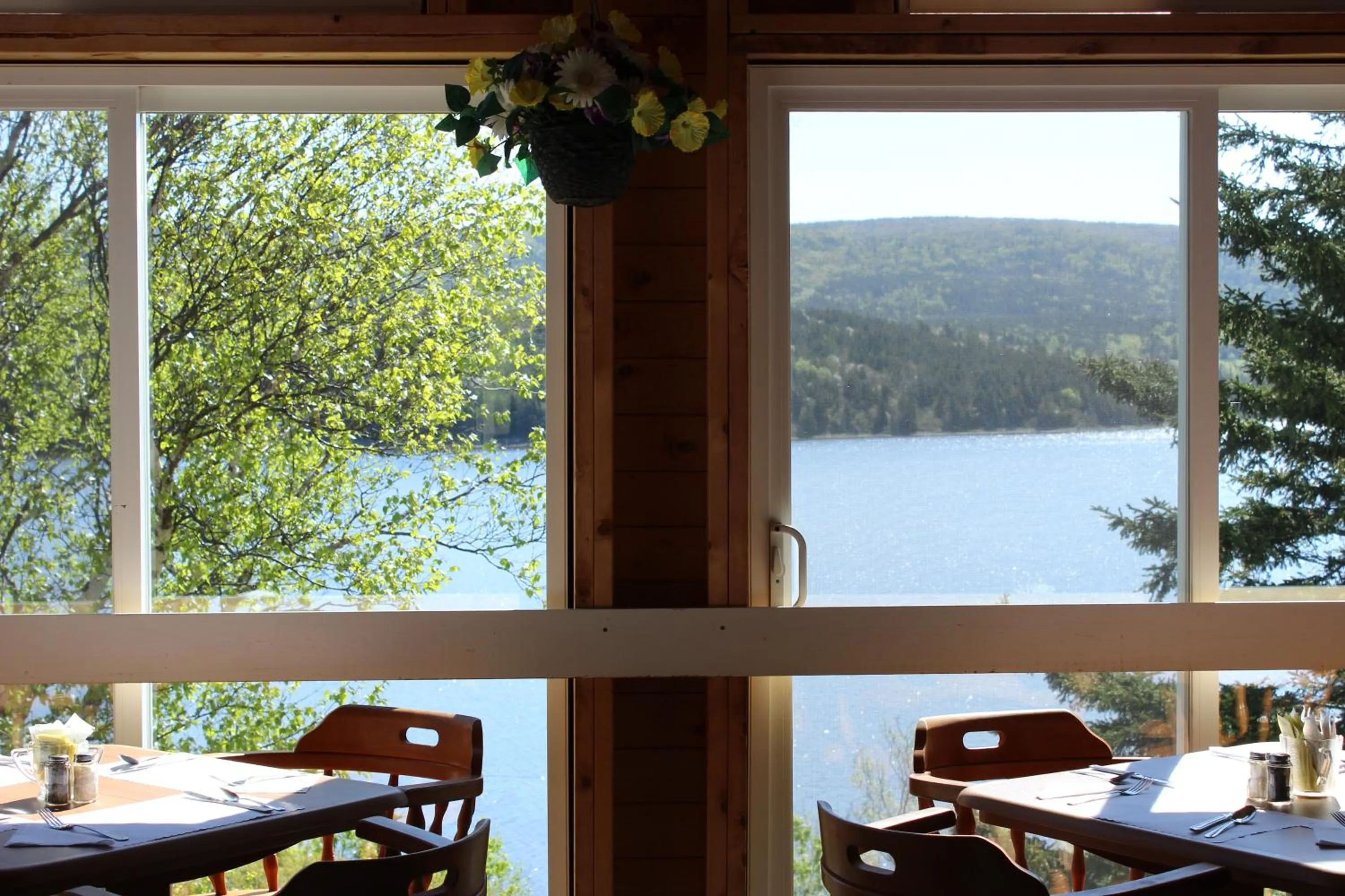 Restaurant/places to eat in Duck Cove Inn