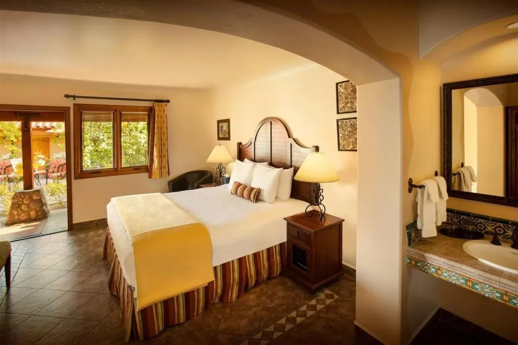 Bedroom, Bed in Los Arboles Hotel