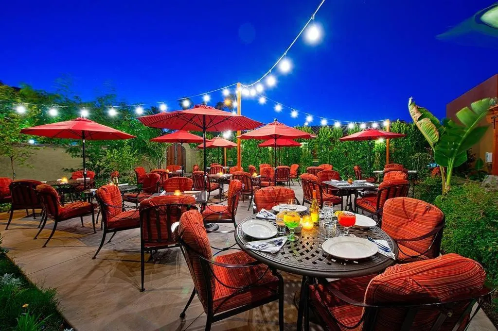 Restaurant/places to eat in Los Arboles Hotel