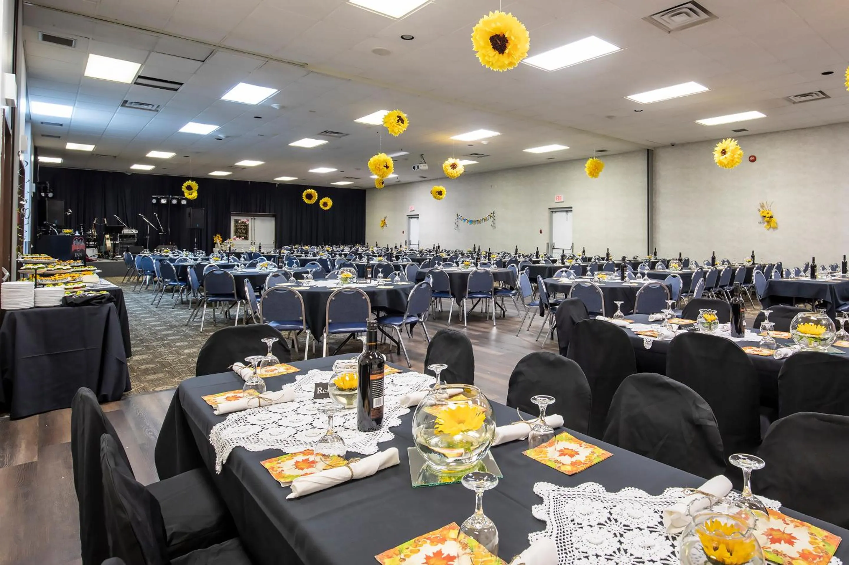 Banquet/Function facilities, Restaurant/Places to Eat in Dunvegan Inn & Suites