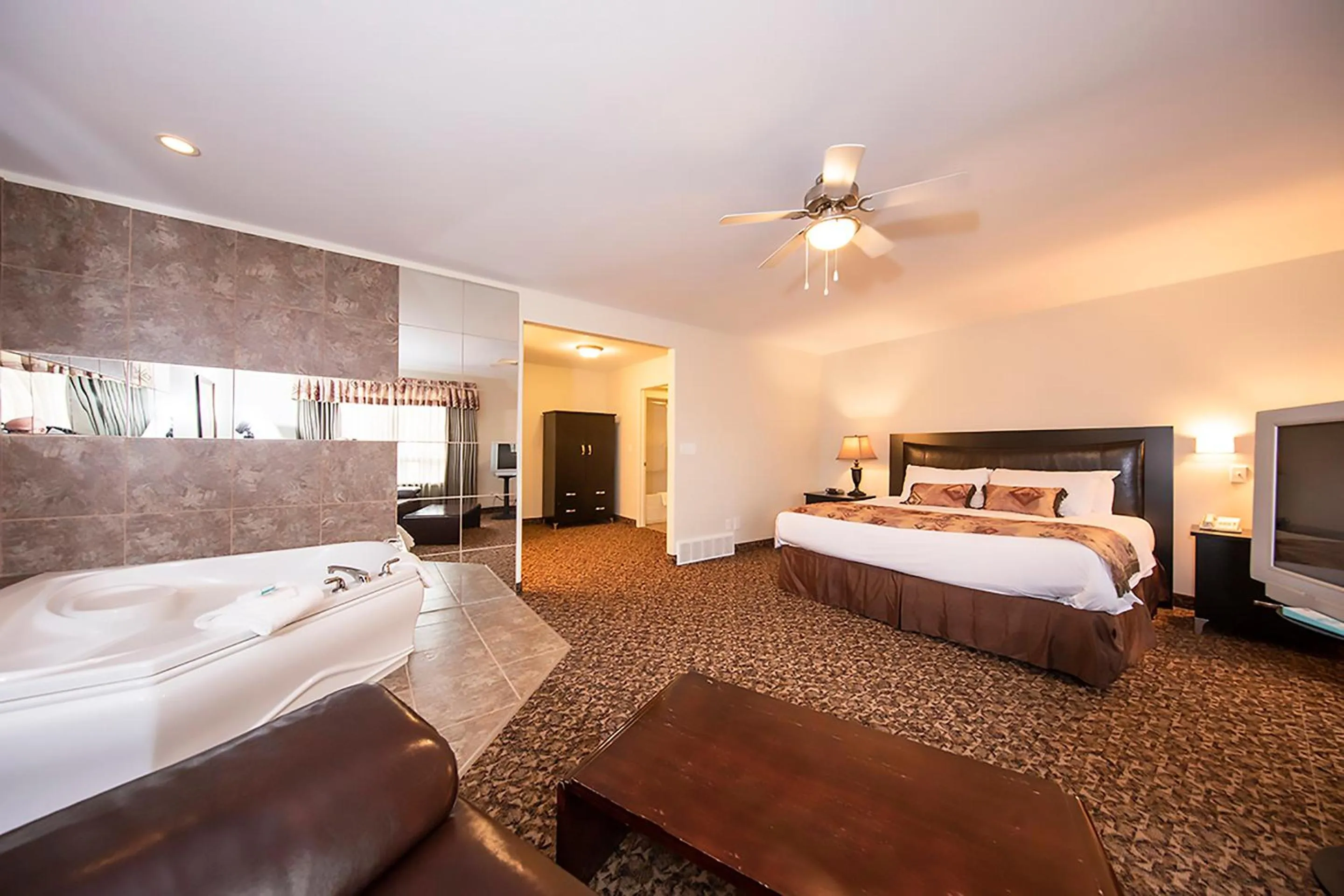 Bedroom in Dunvegan Inn & Suites