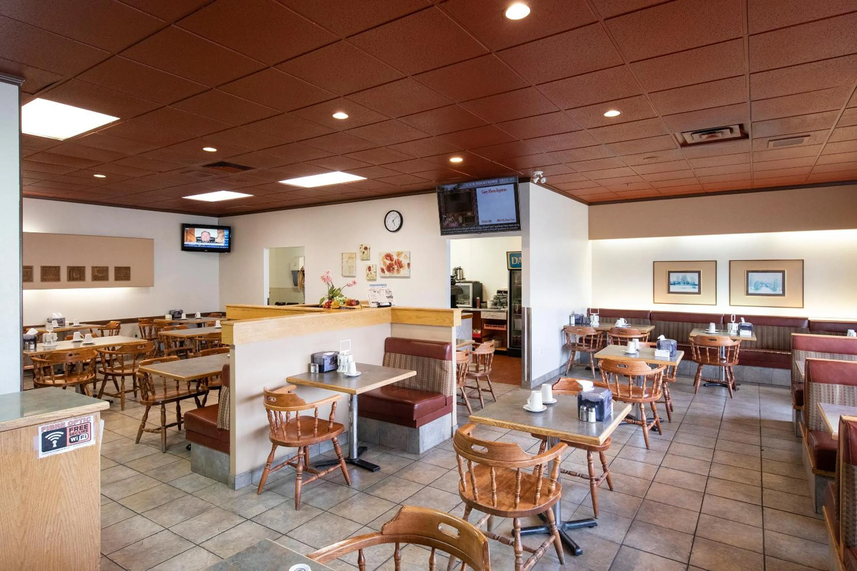 Restaurant/Places to Eat in Dunvegan Inn & Suites