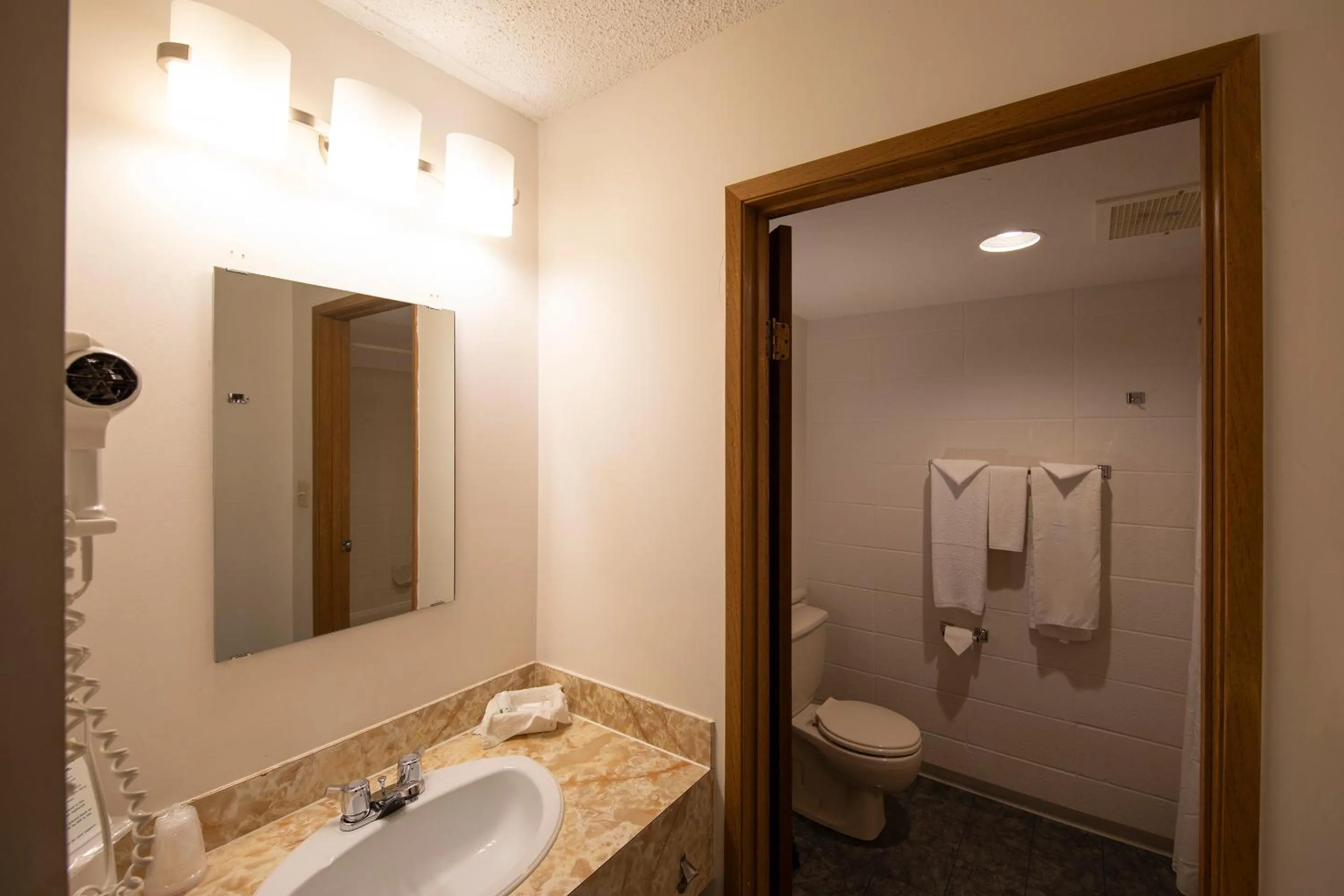 Bathroom in Dunvegan Inn & Suites