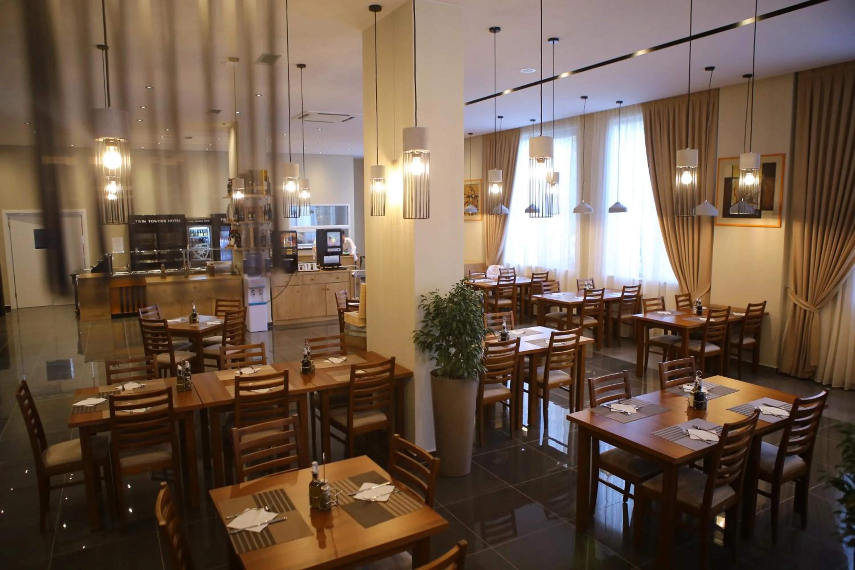 Restaurant/places to eat in Twin Towers Hotel City & Beach Resort