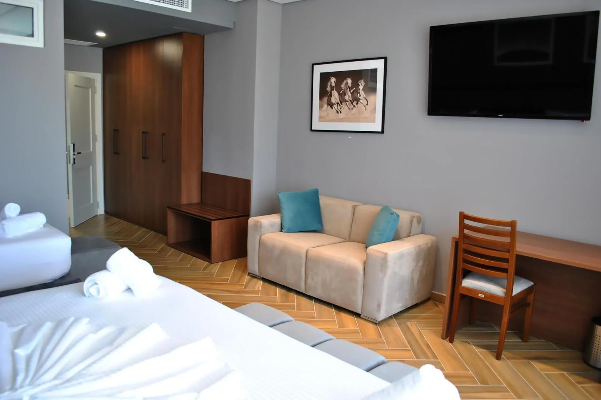 TV and multimedia, Bed in Twin Towers Hotel City & Beach Resort