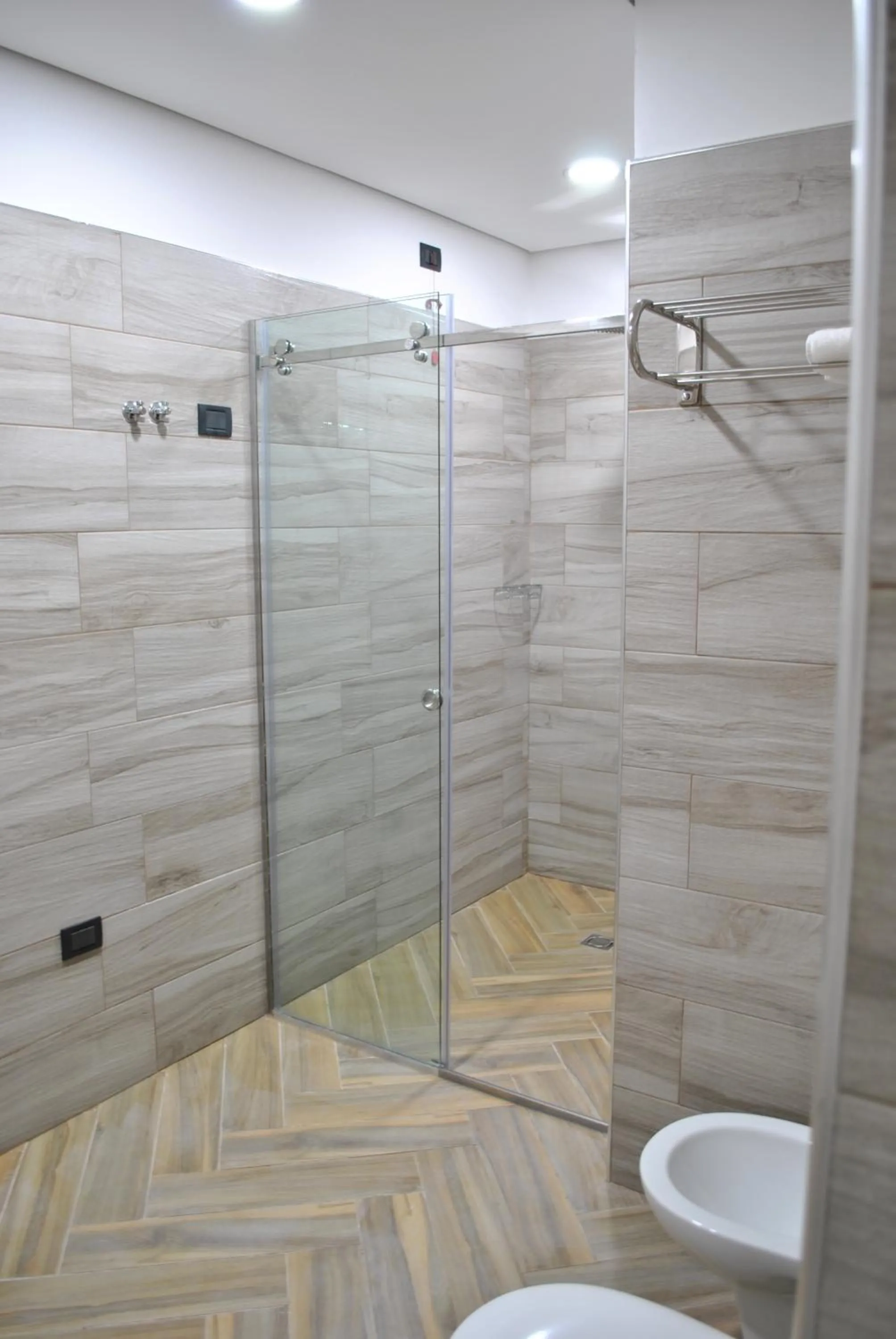Shower in Twin Towers Hotel City & Beach Resort