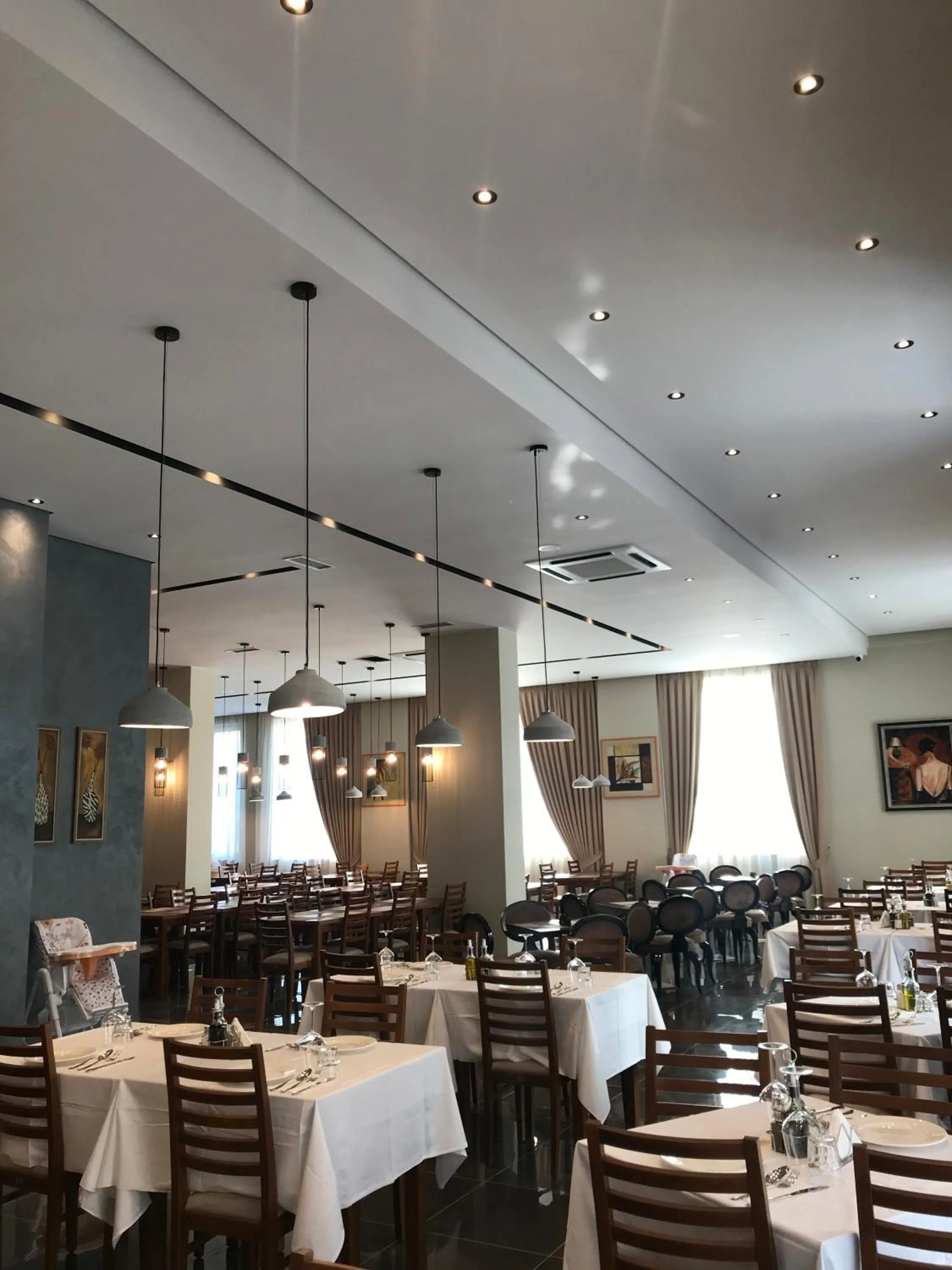 Restaurant/places to eat in Twin Towers Hotel City & Beach Resort