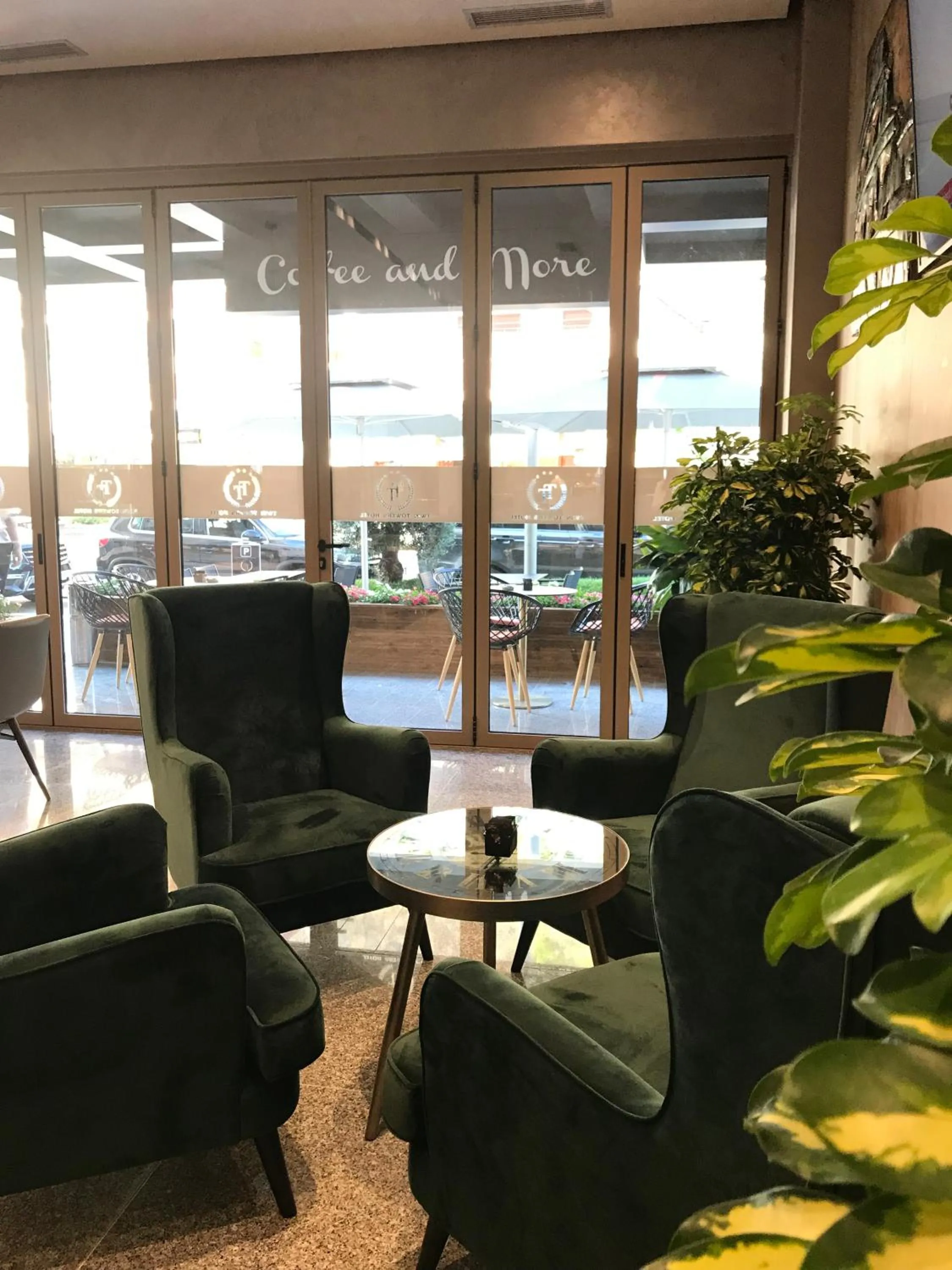 Seating area in Twin Towers Hotel City & Beach Resort