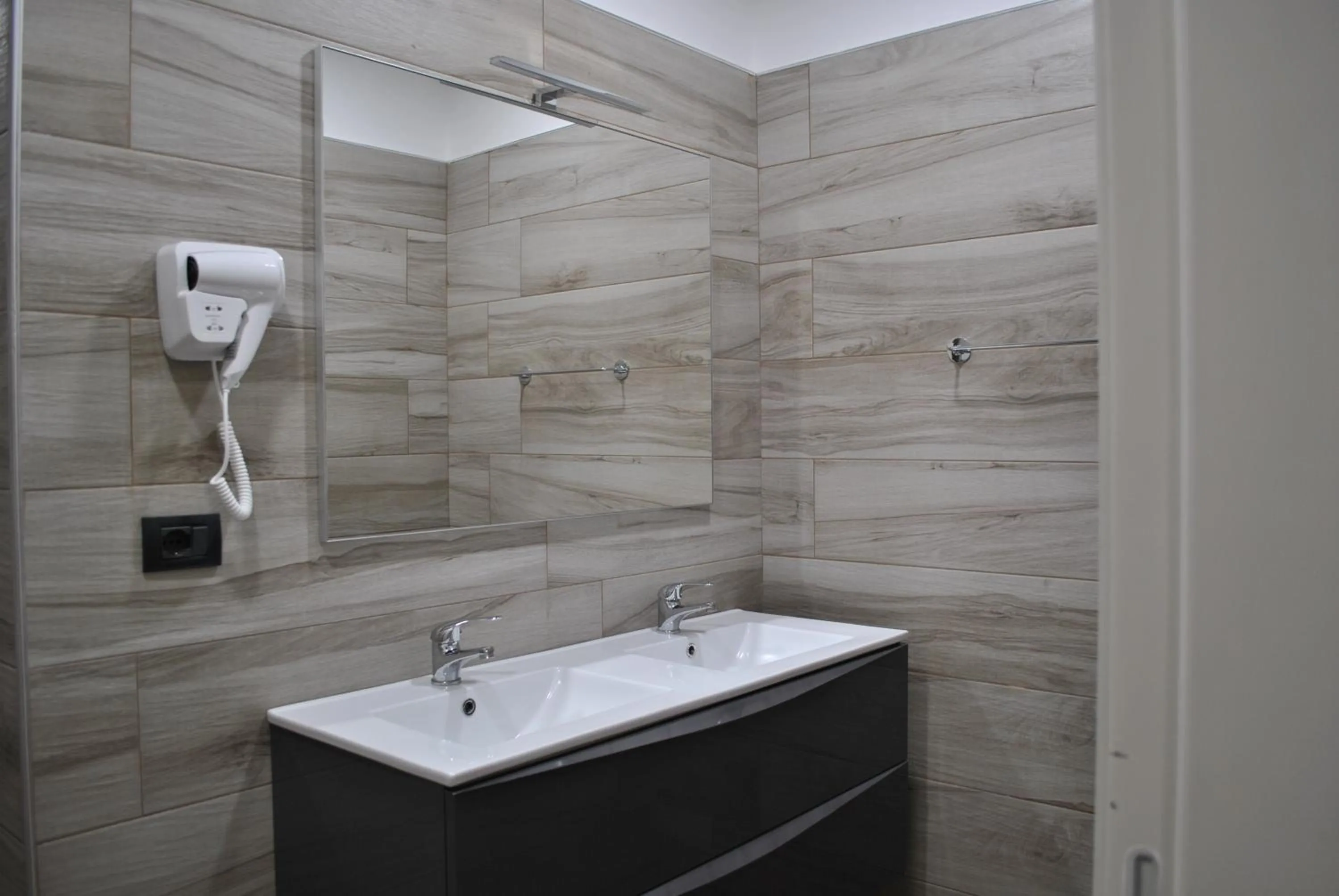 Toilet in Twin Towers Hotel City & Beach Resort
