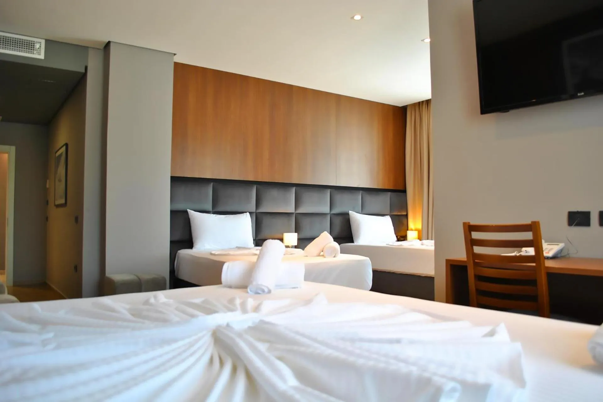 TV and multimedia, Bed in Twin Towers Hotel City & Beach Resort