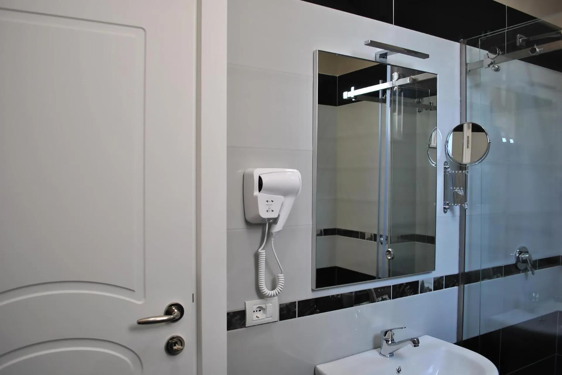 Toilet in Twin Towers Hotel City & Beach Resort