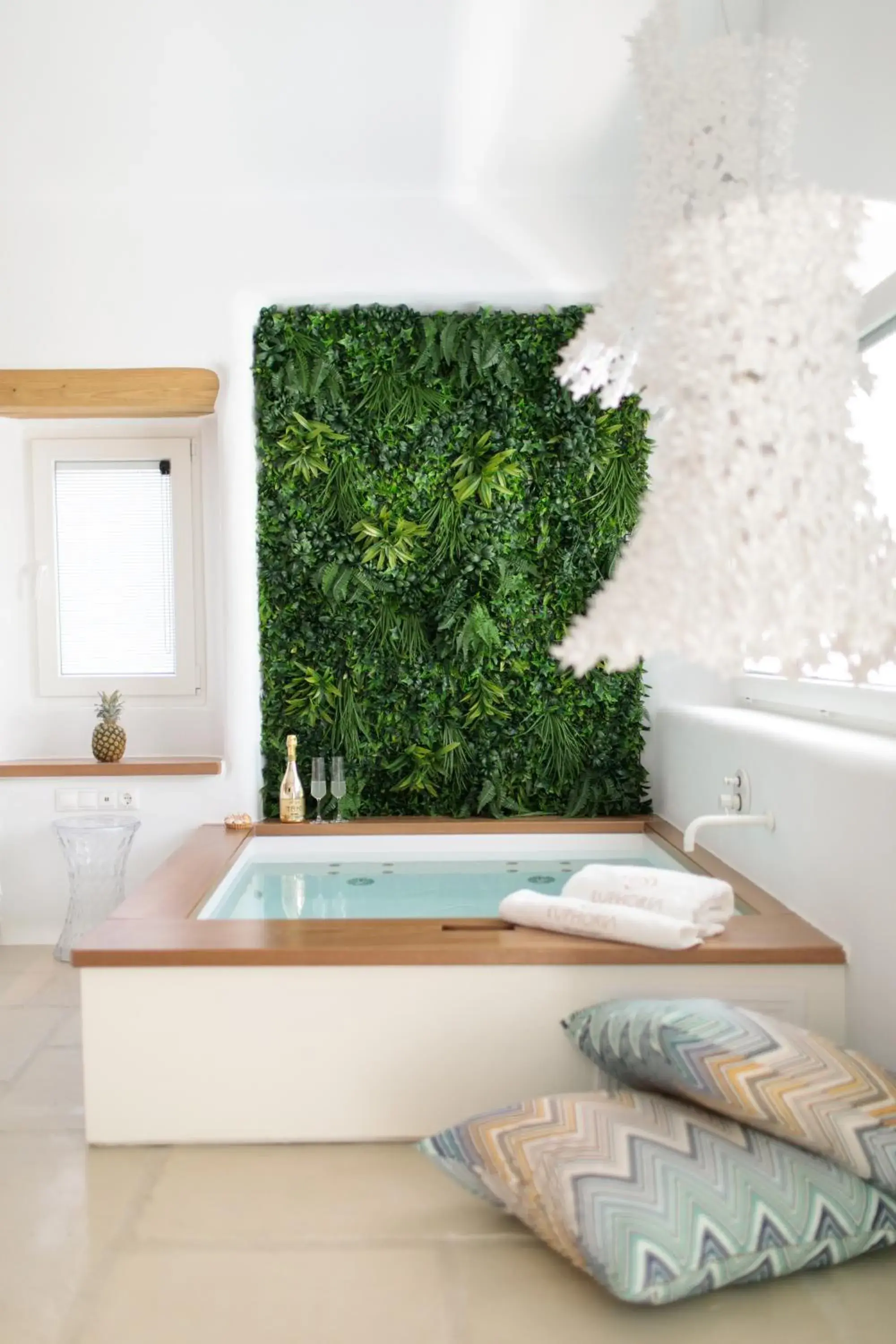 Photo of the whole room in Euphoria Downtown Photo of the whole room in Euphoria Downtown