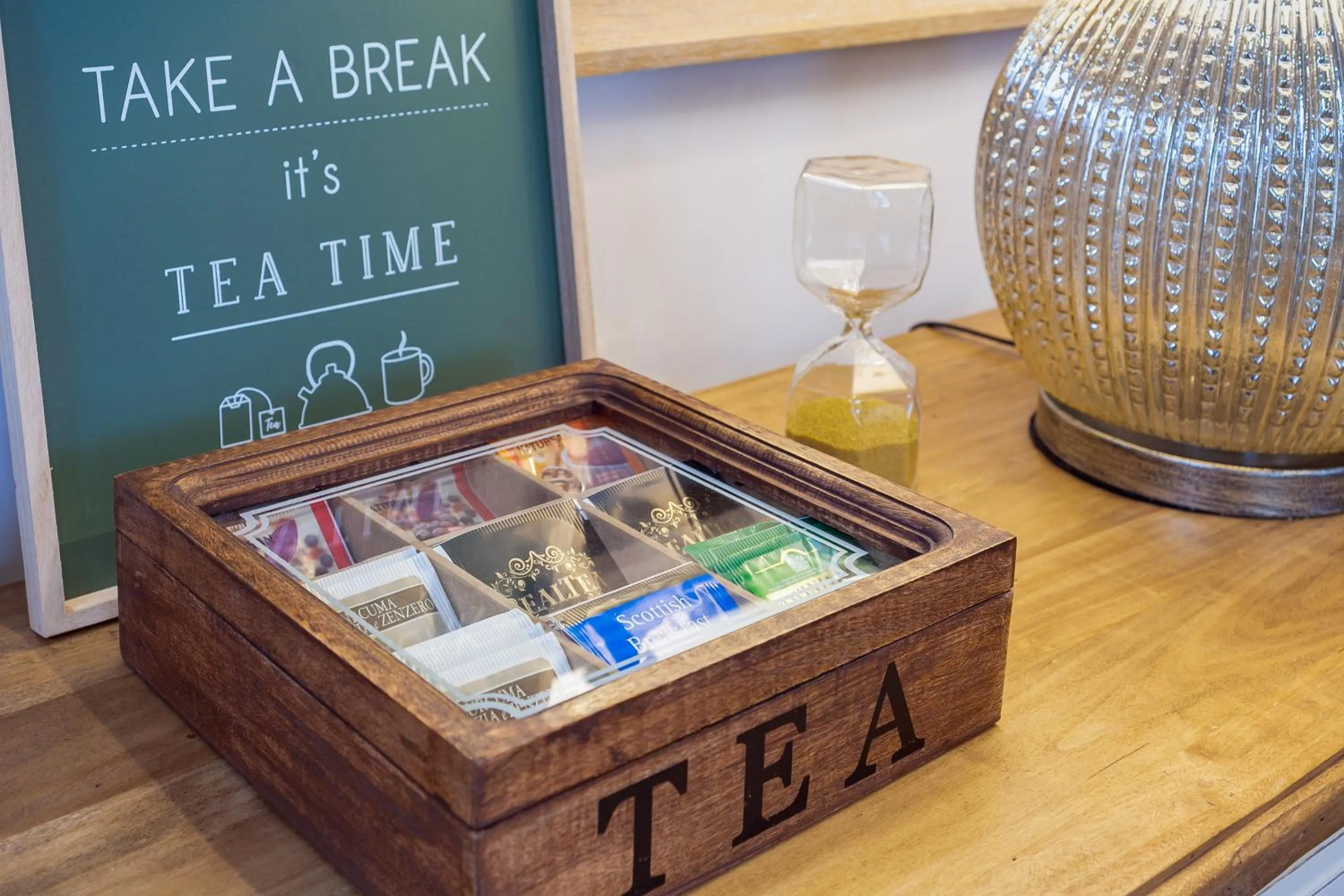 Coffee/tea facilities in One & Only Buonarroti Suite