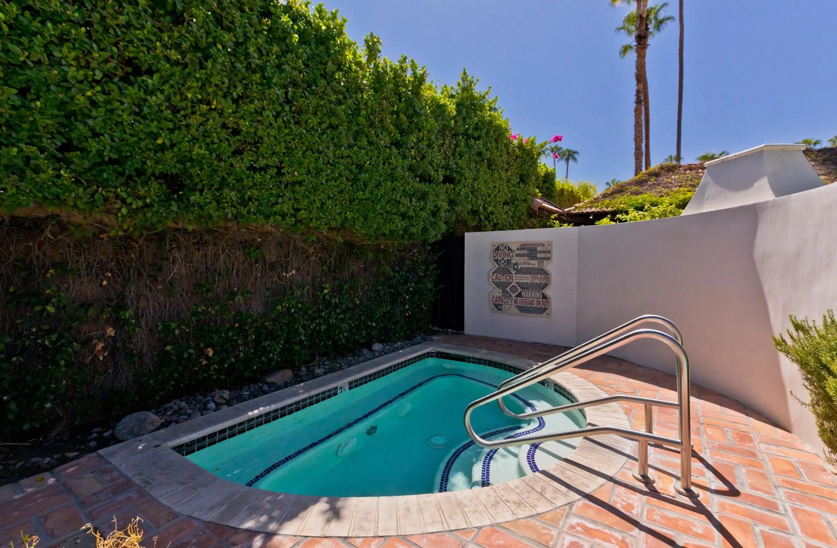 Hot Tub in La Maison Hotel - Adults Only