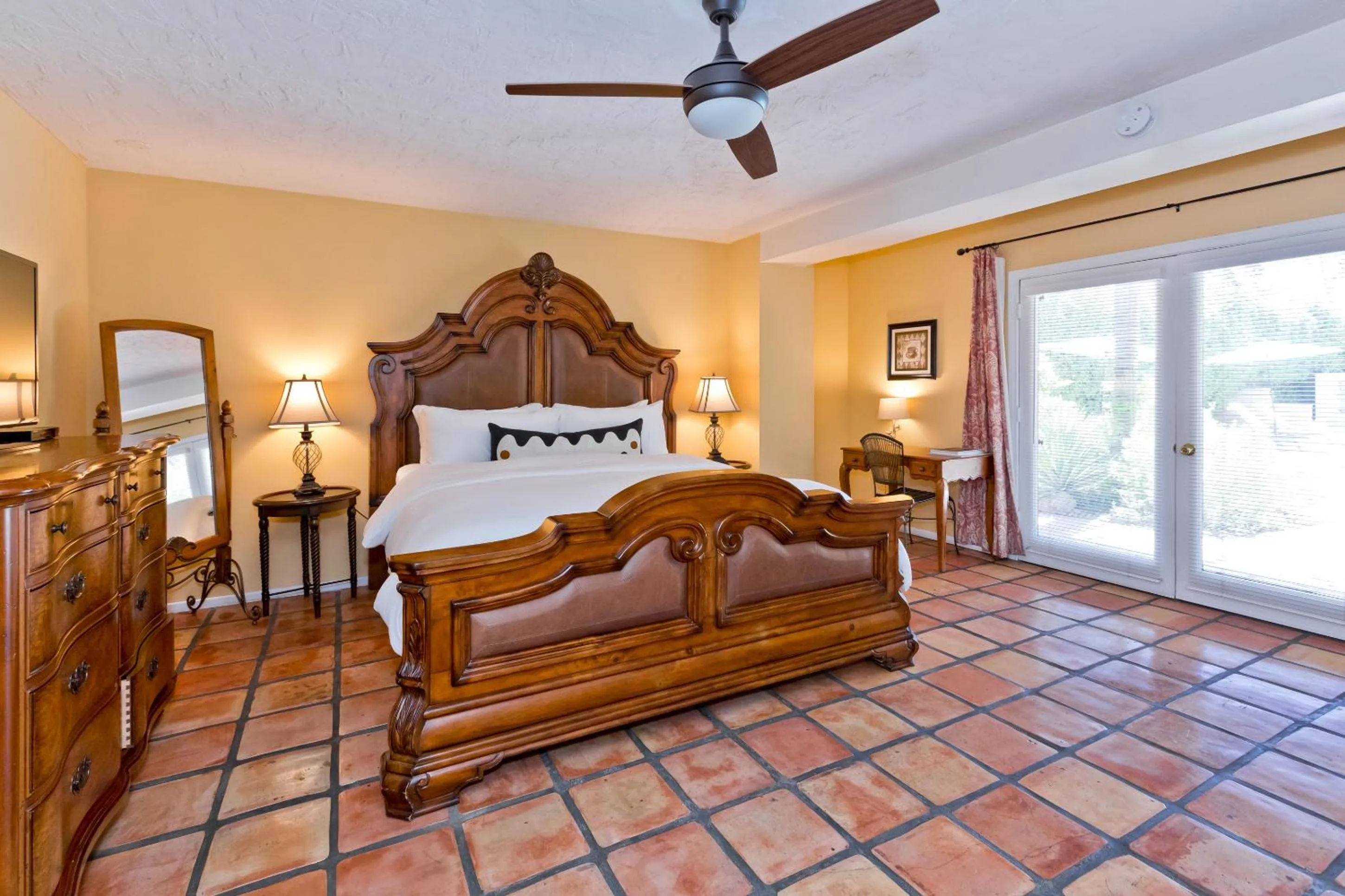 Bedroom, Bed in La Maison Hotel - Adults Only