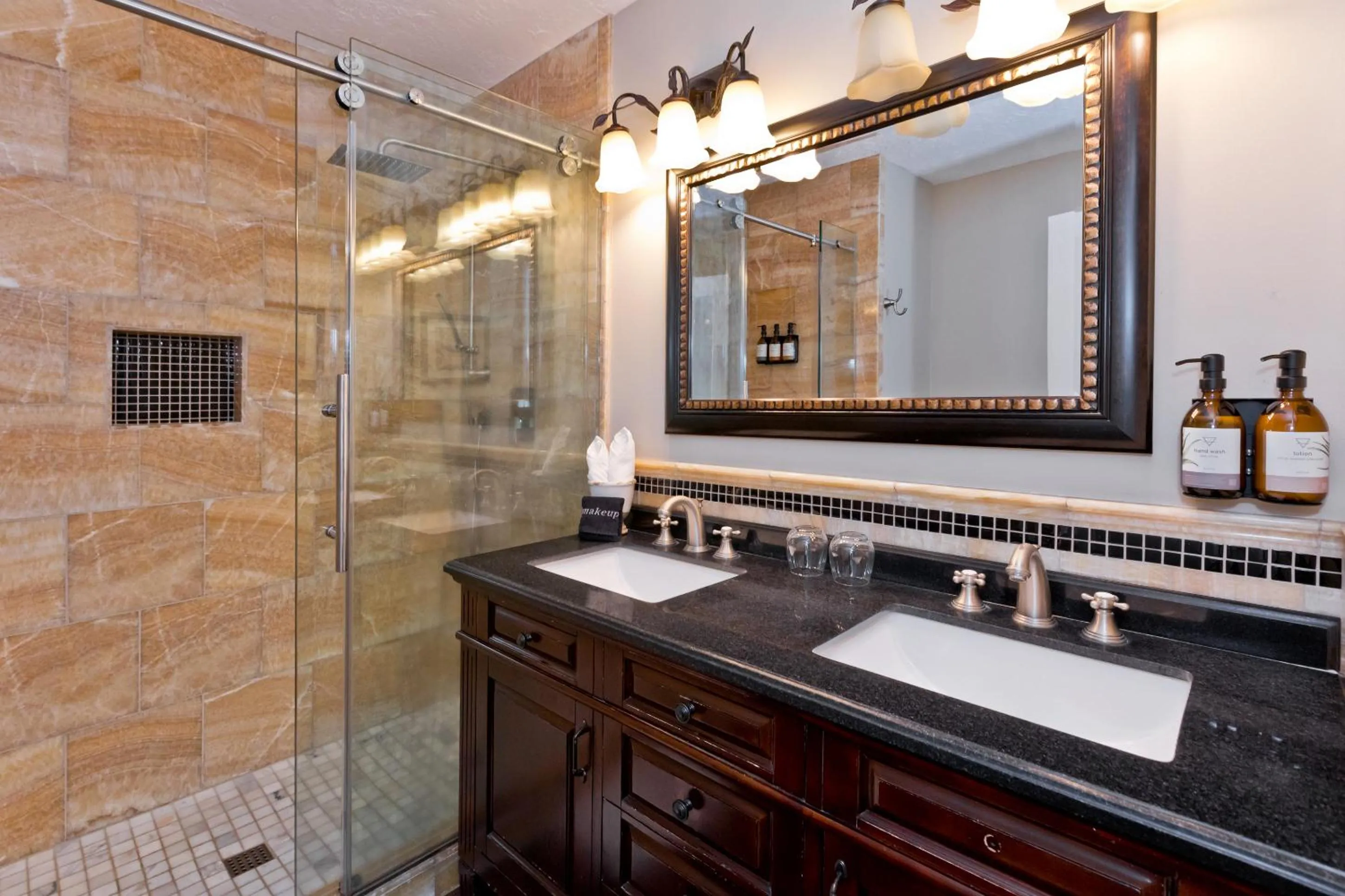 Shower in La Maison Hotel - Adults Only