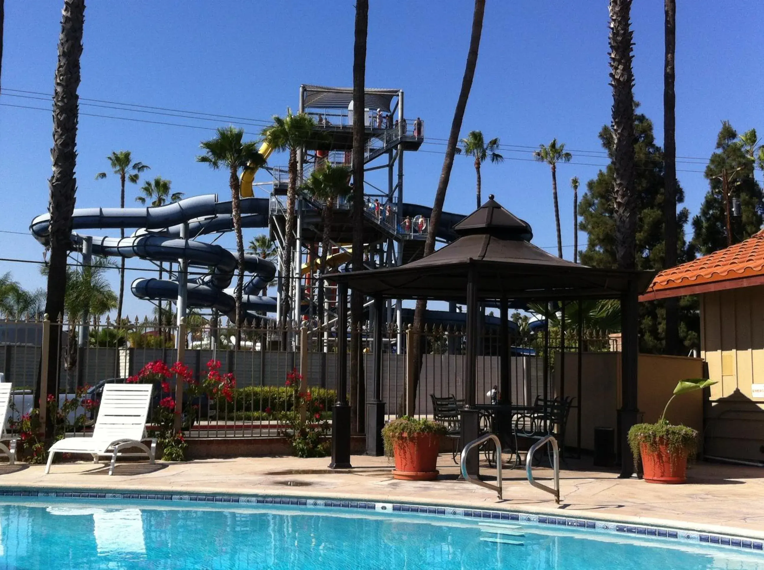 Swimming pool in Best Inn & Suites Swimming pool in Best Inn & Suites