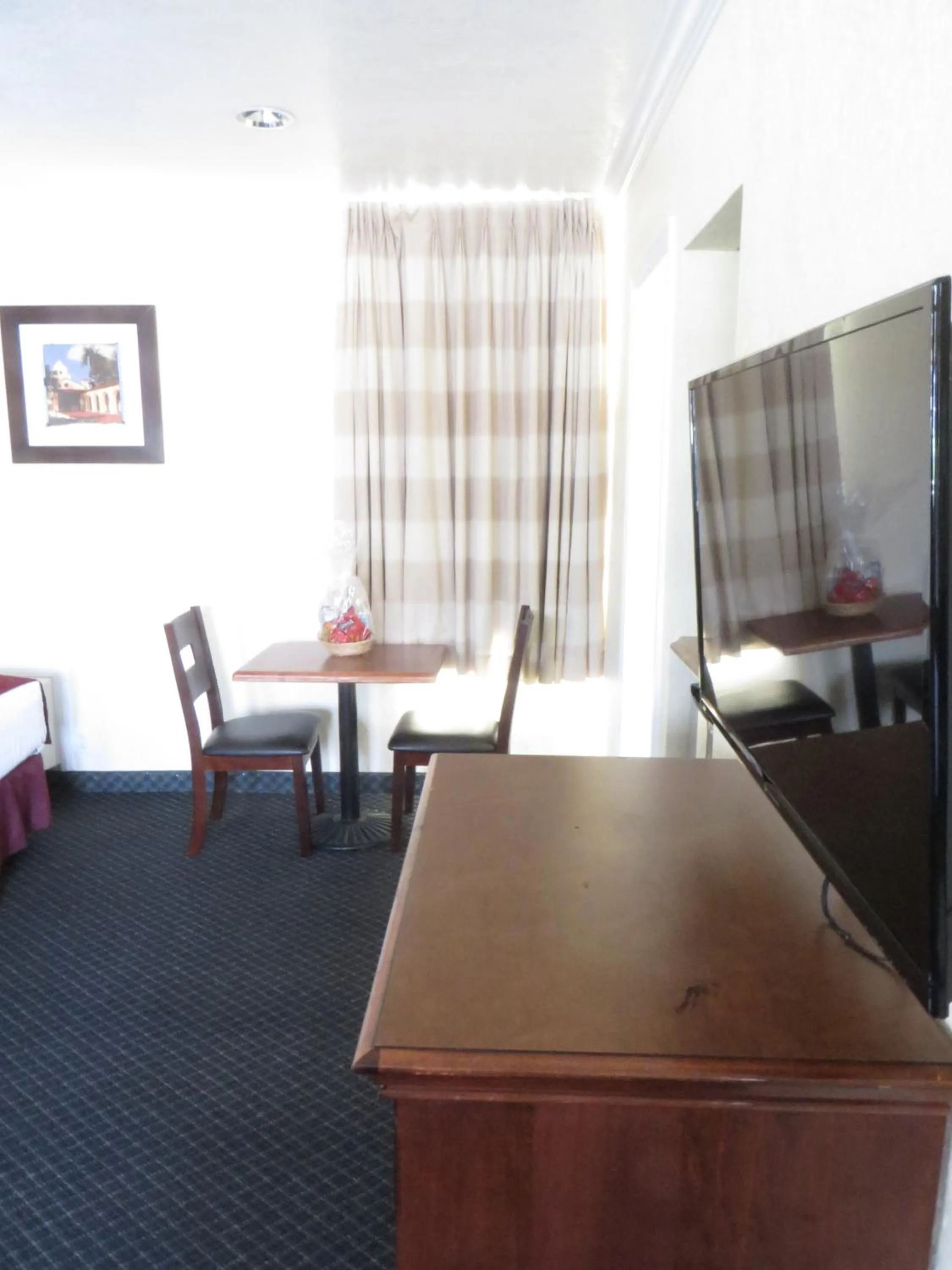 TV and multimedia in Best Inn & Suites
